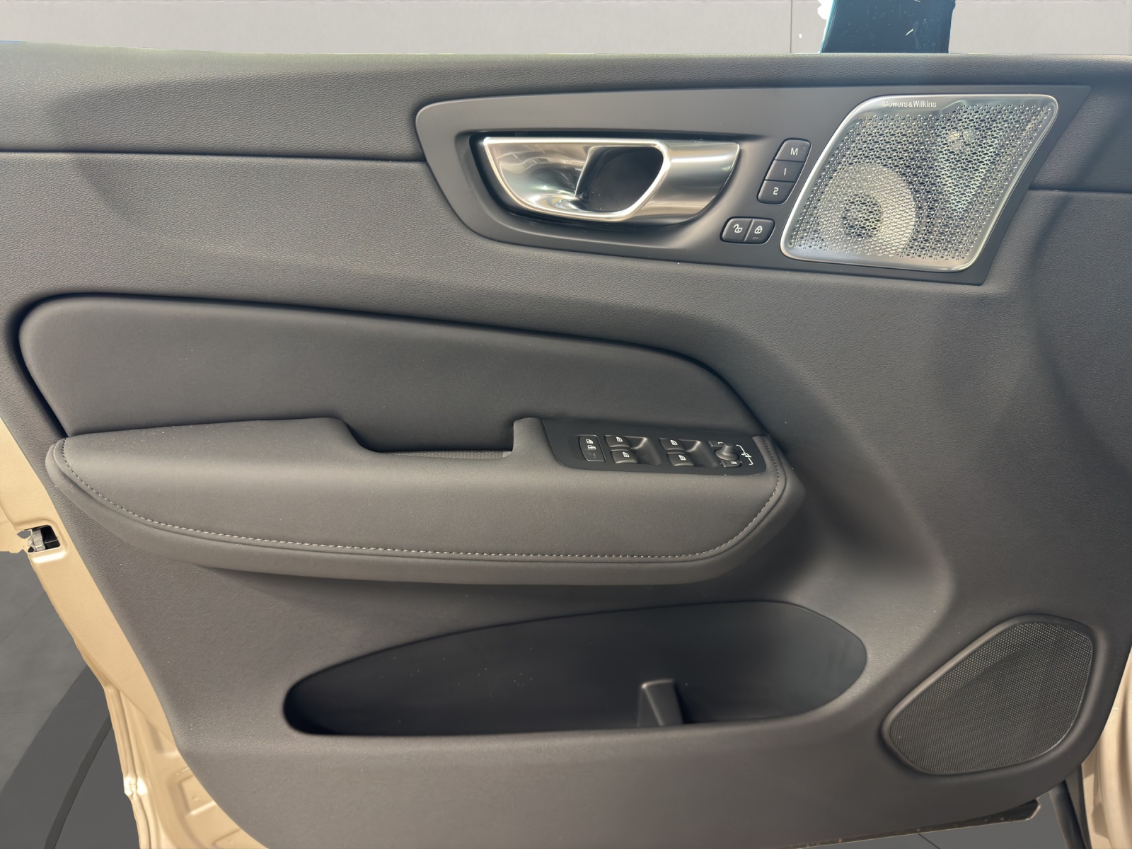 VOLVO XC60 2.0 T6 TE Ultra Dark eAWD-image-12
