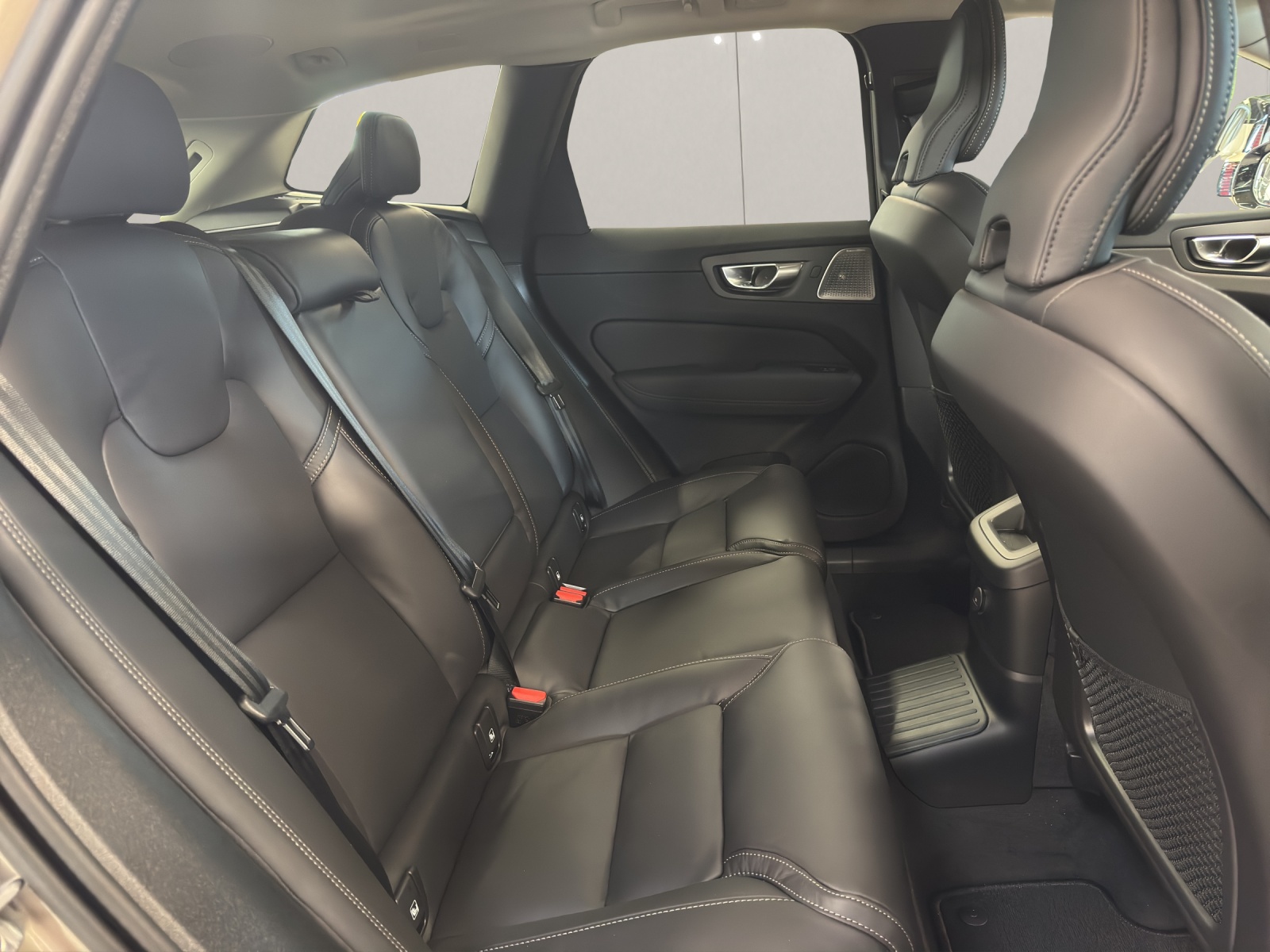 VOLVO XC60 2.0 T6 TE Ultra Dark eAWD-image-8