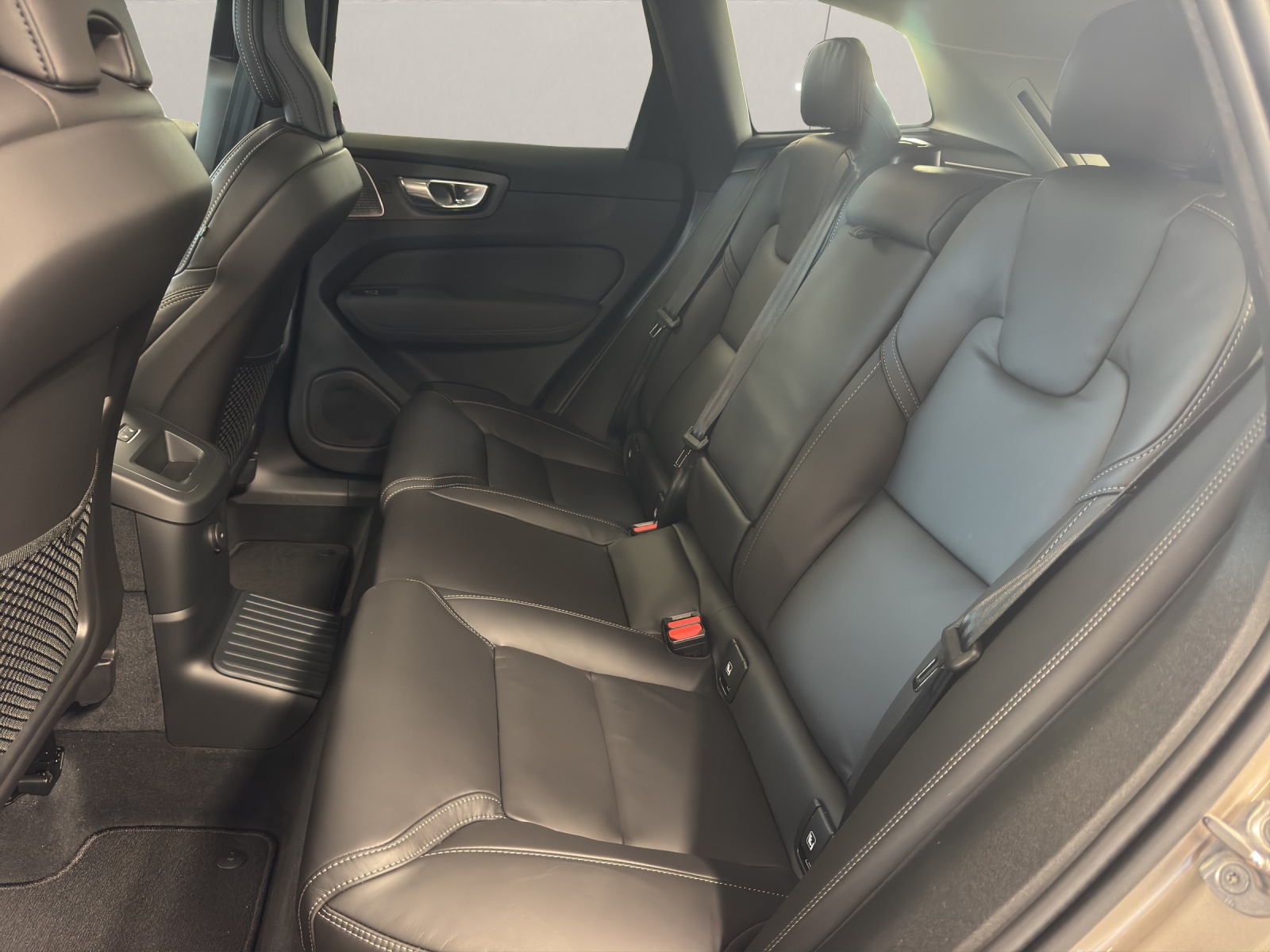 VOLVO XC60 2.0 T6 TE Ultra Dark eAWD-image-9