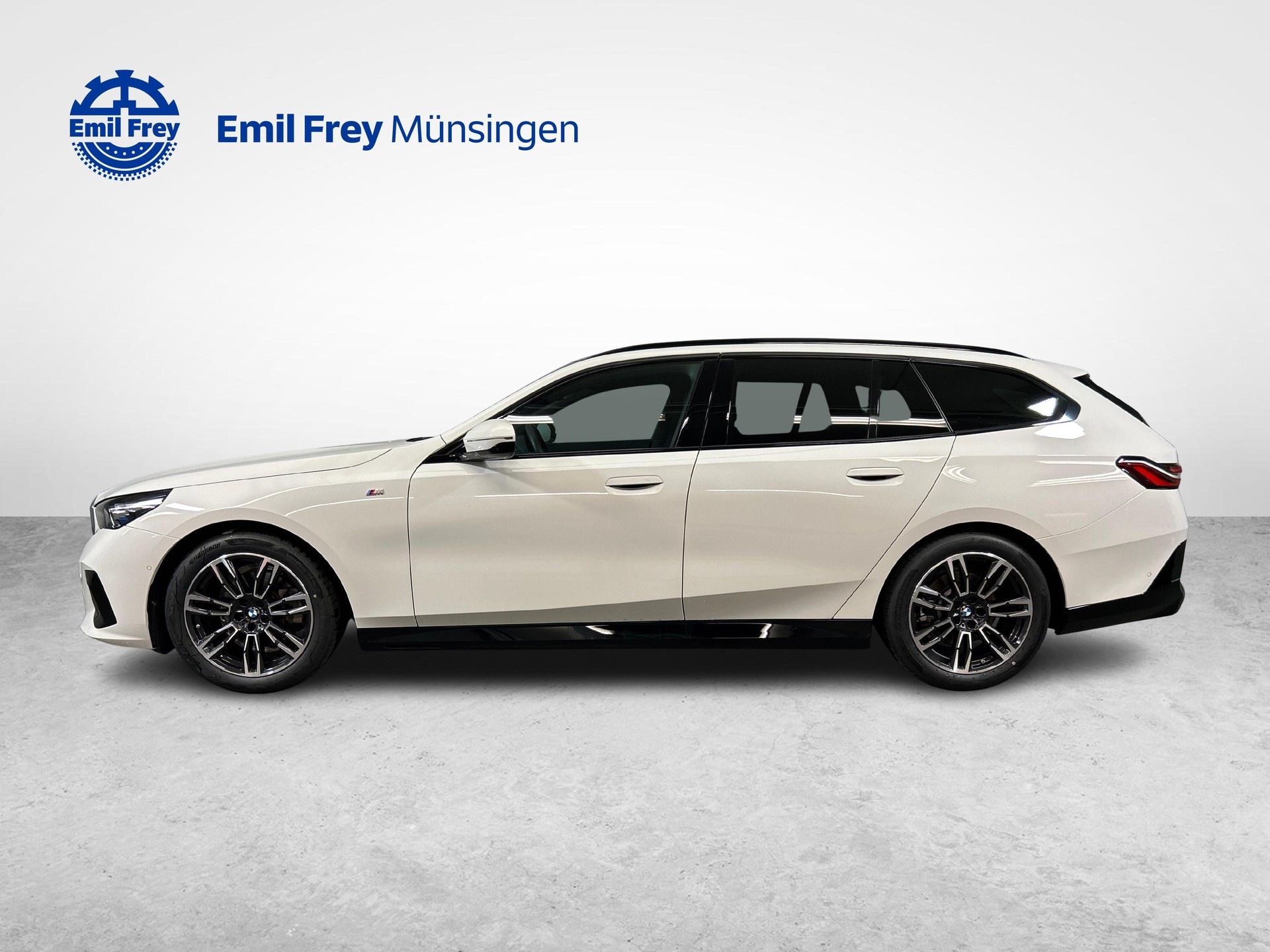 BMW 520d xDrive Touring-image-4