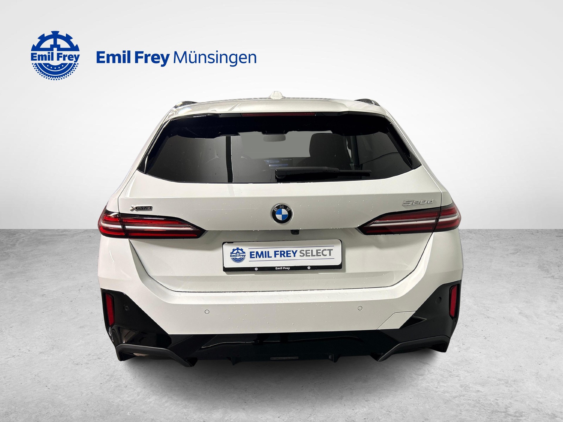 BMW 520d xDrive Touring-image-12