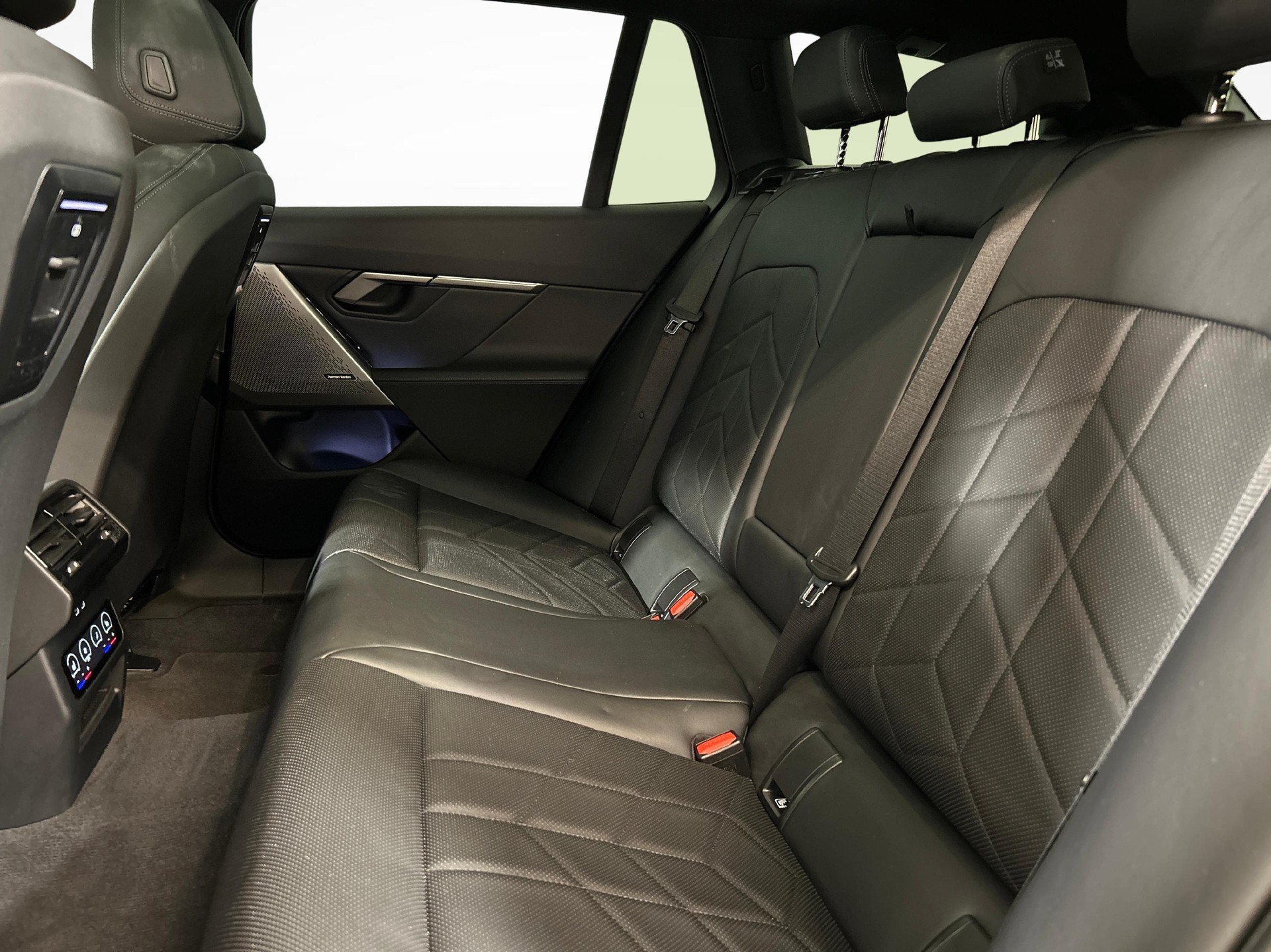 BMW 520d xDrive Touring-image-3