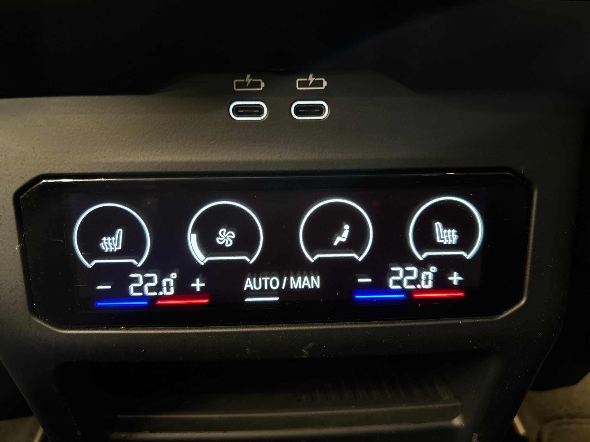 BMW 520d xDrive Touring-image-13