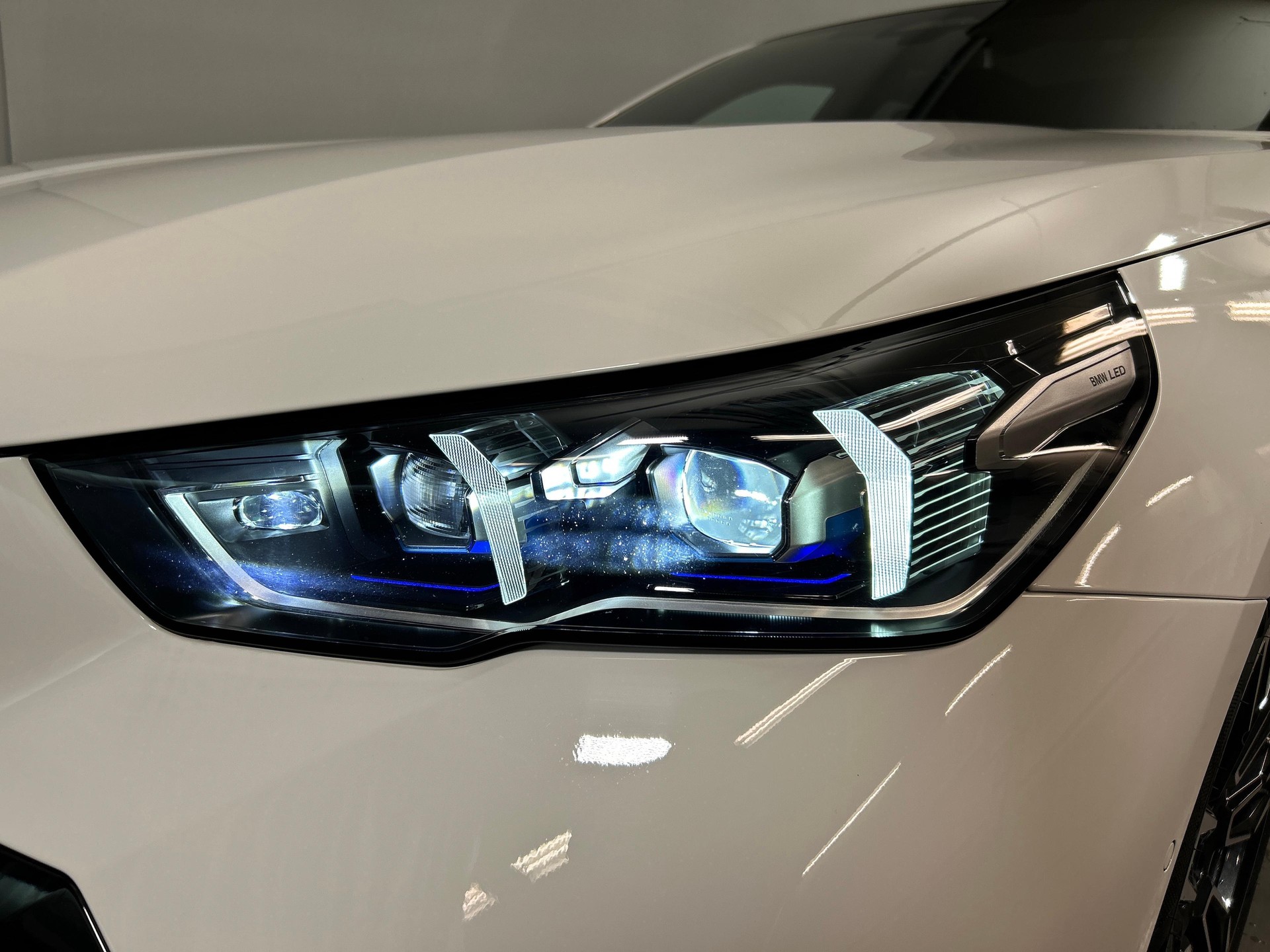 BMW 520d xDrive Touring-image-16