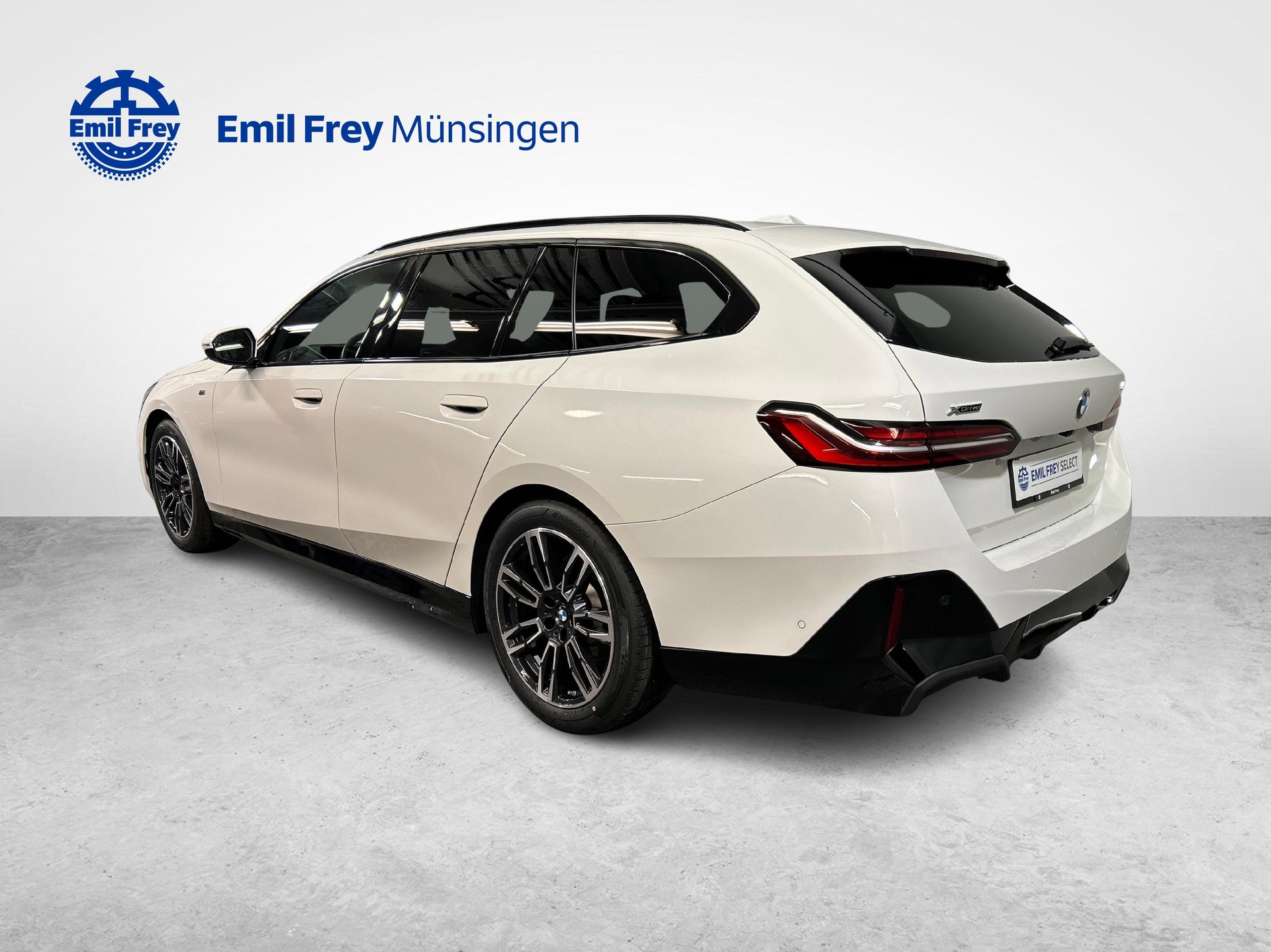 BMW 520d xDrive Touring-image-9