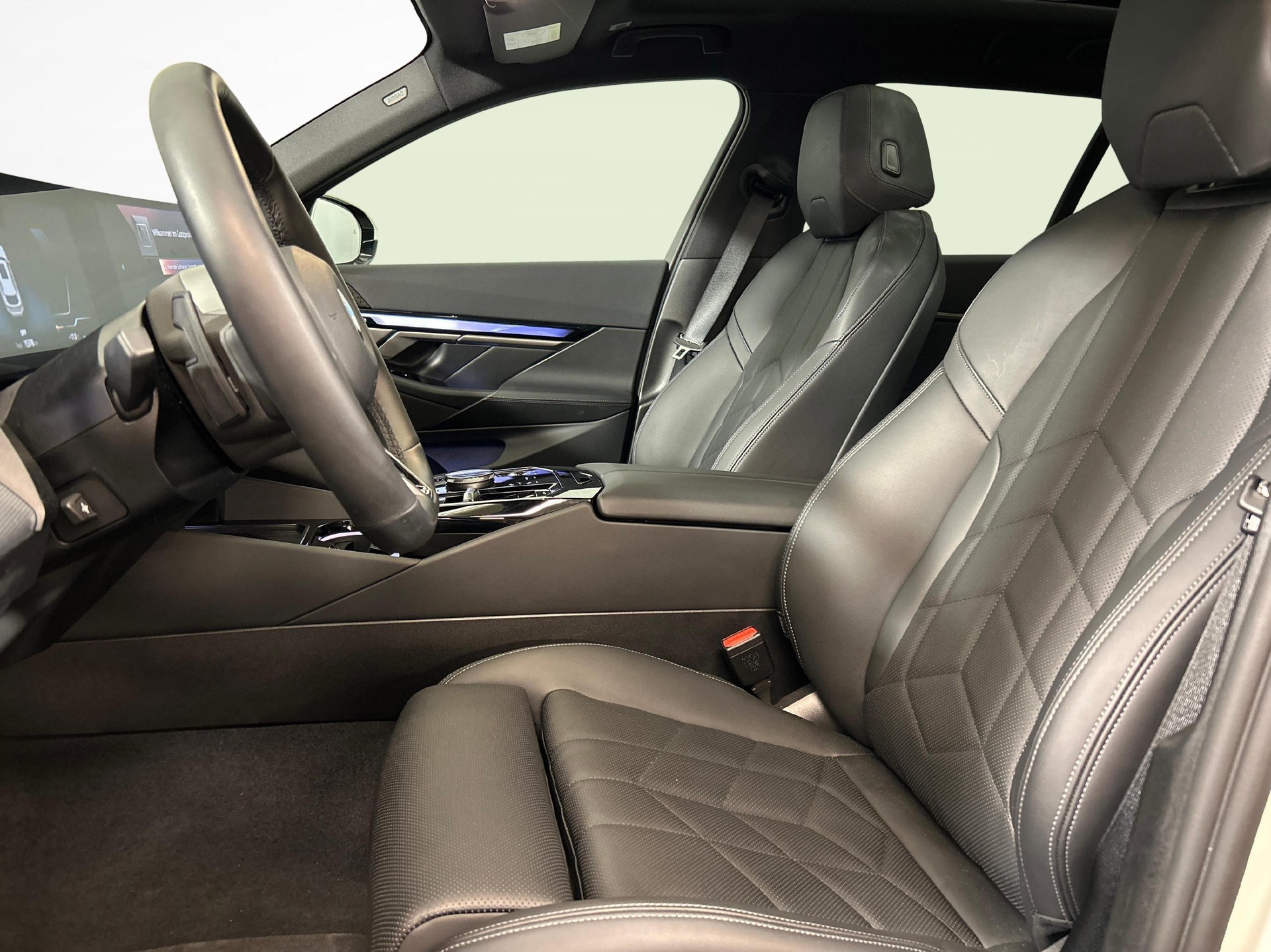 BMW 520d xDrive Touring-image-2