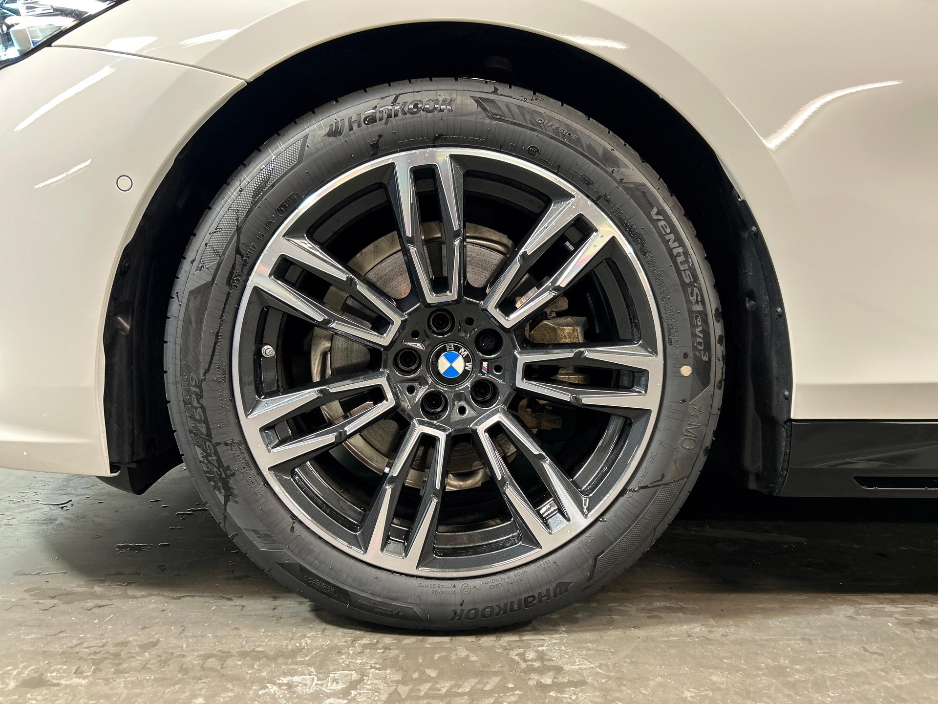 BMW 520d xDrive Touring-image-10