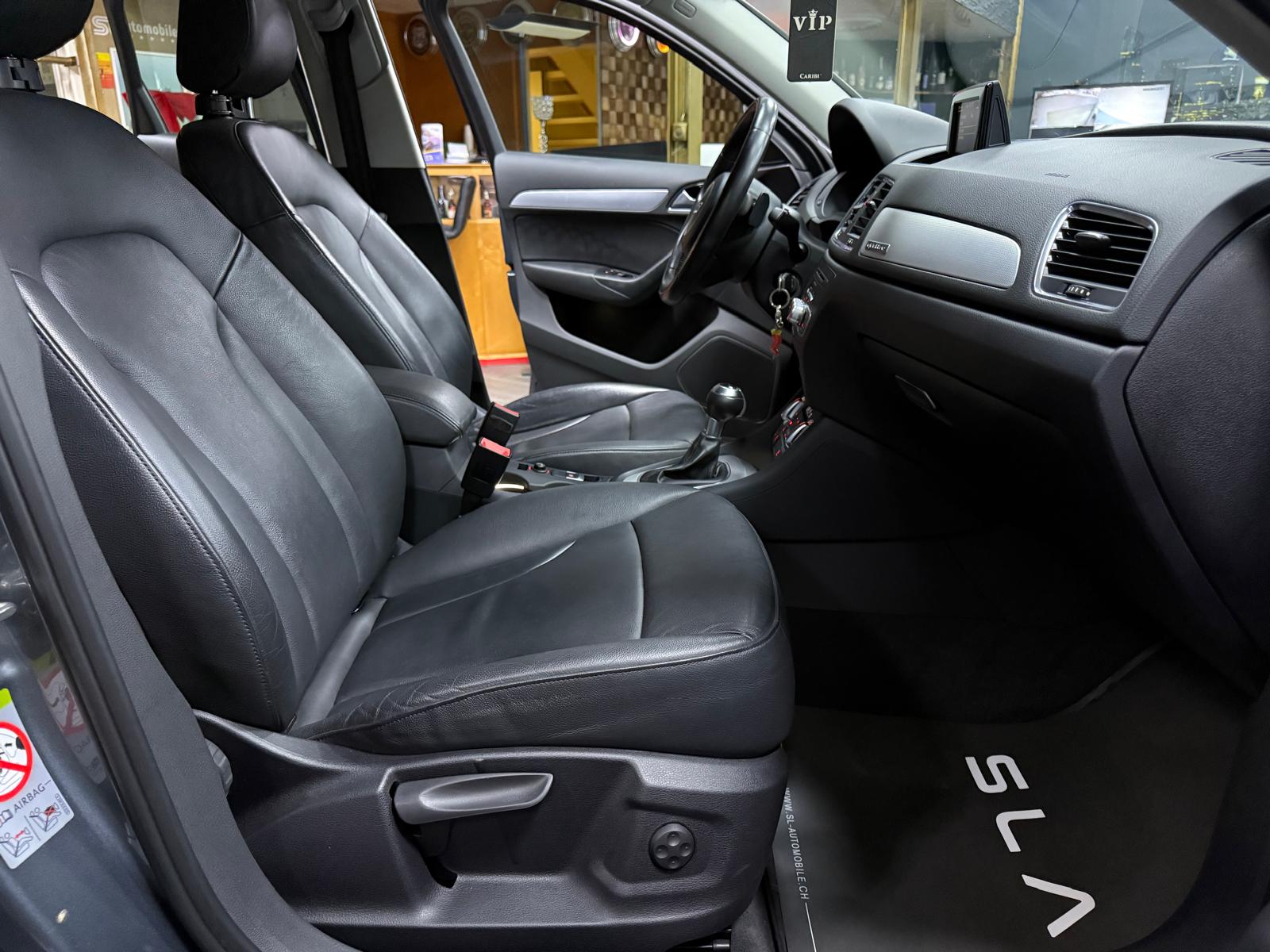 AUDI Q3 2.0 TFSI quattro S-tronic-image-7