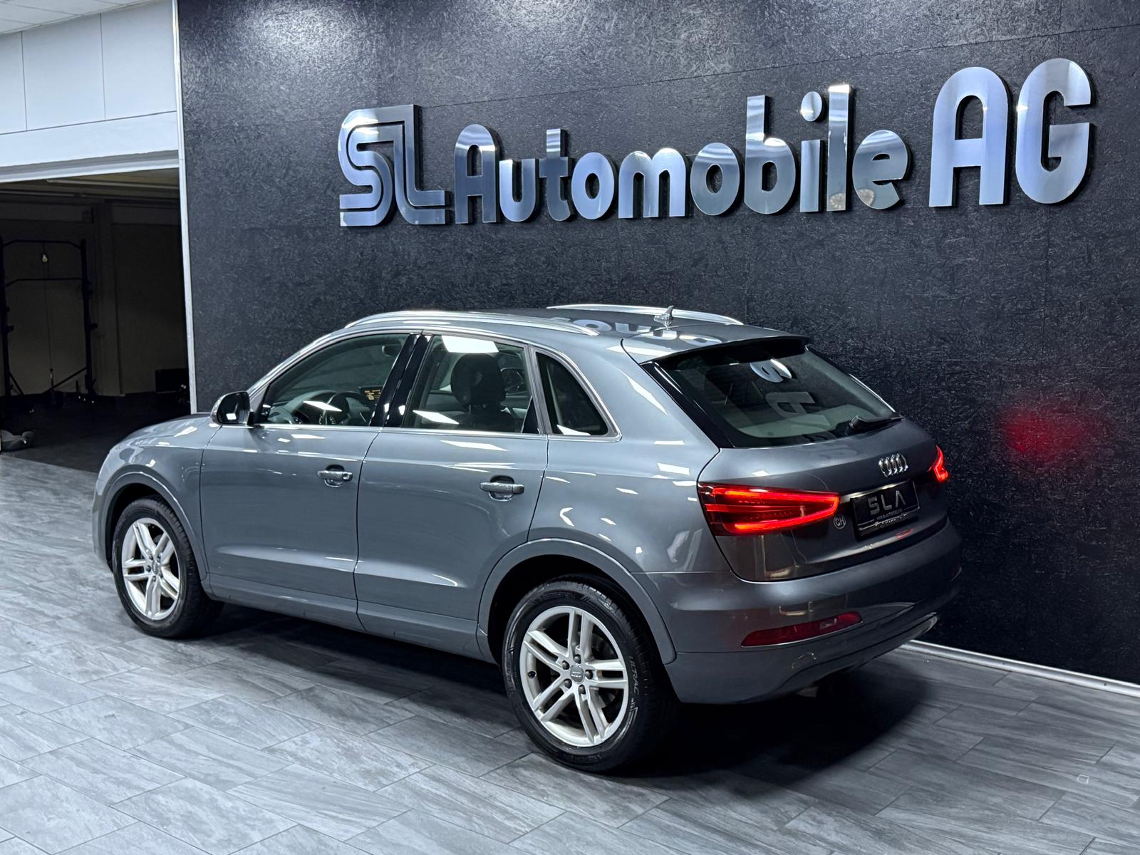 AUDI Q3 2.0 TFSI quattro S-tronic-image-4
