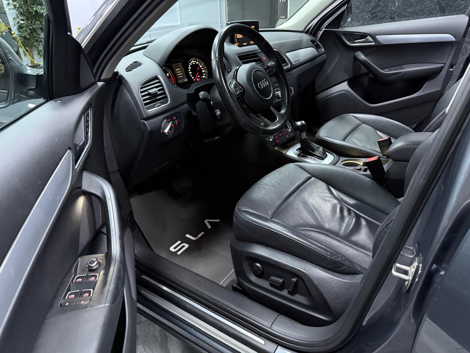 AUDI Q3 2.0 TFSI quattro S-tronic-image-5