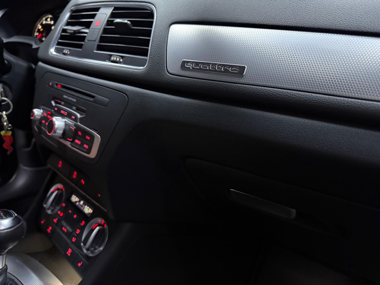 AUDI Q3 2.0 TFSI quattro S-tronic-image-12