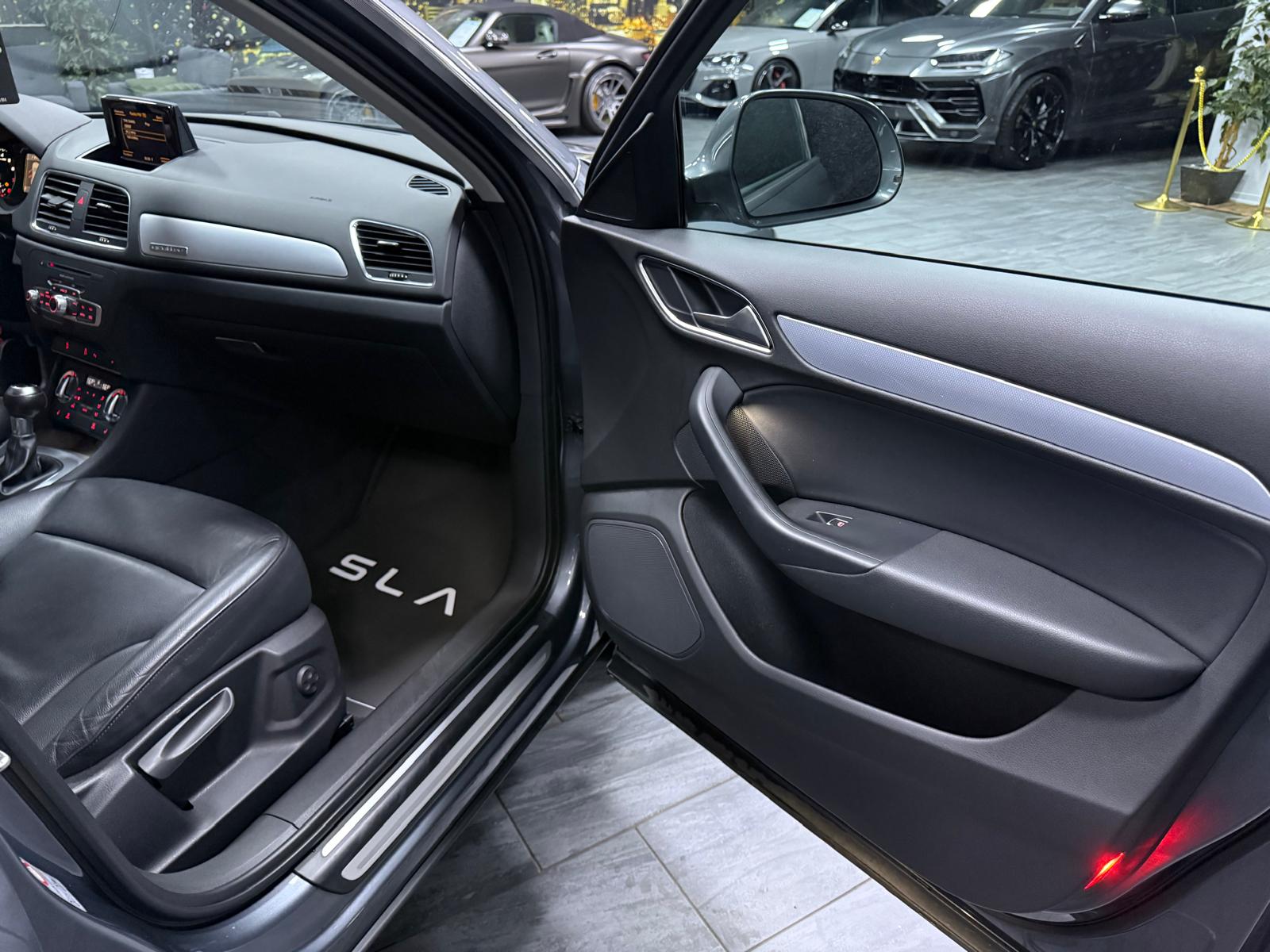 AUDI Q3 2.0 TFSI quattro S-tronic-image-11