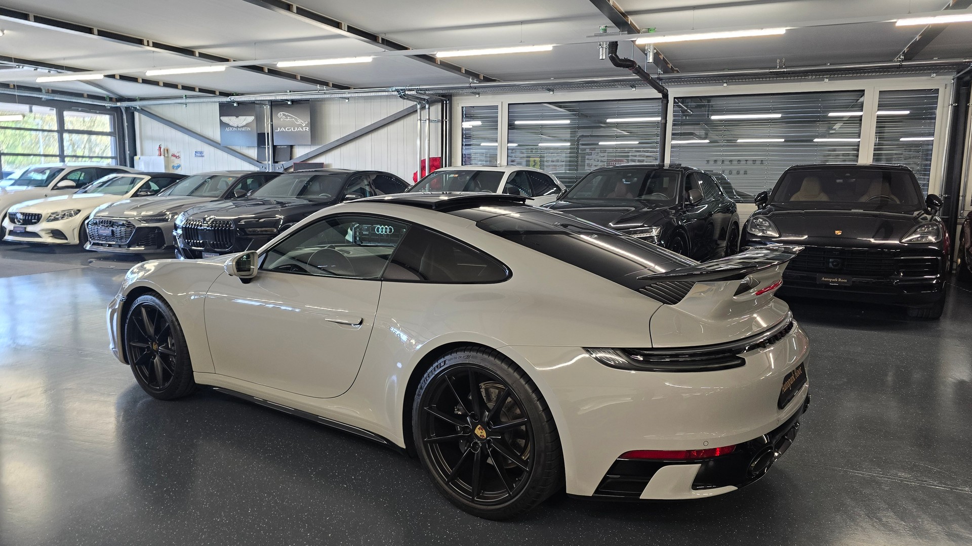 PORSCHE 911 Carrera 4 PDK AERO Paket-image-10
