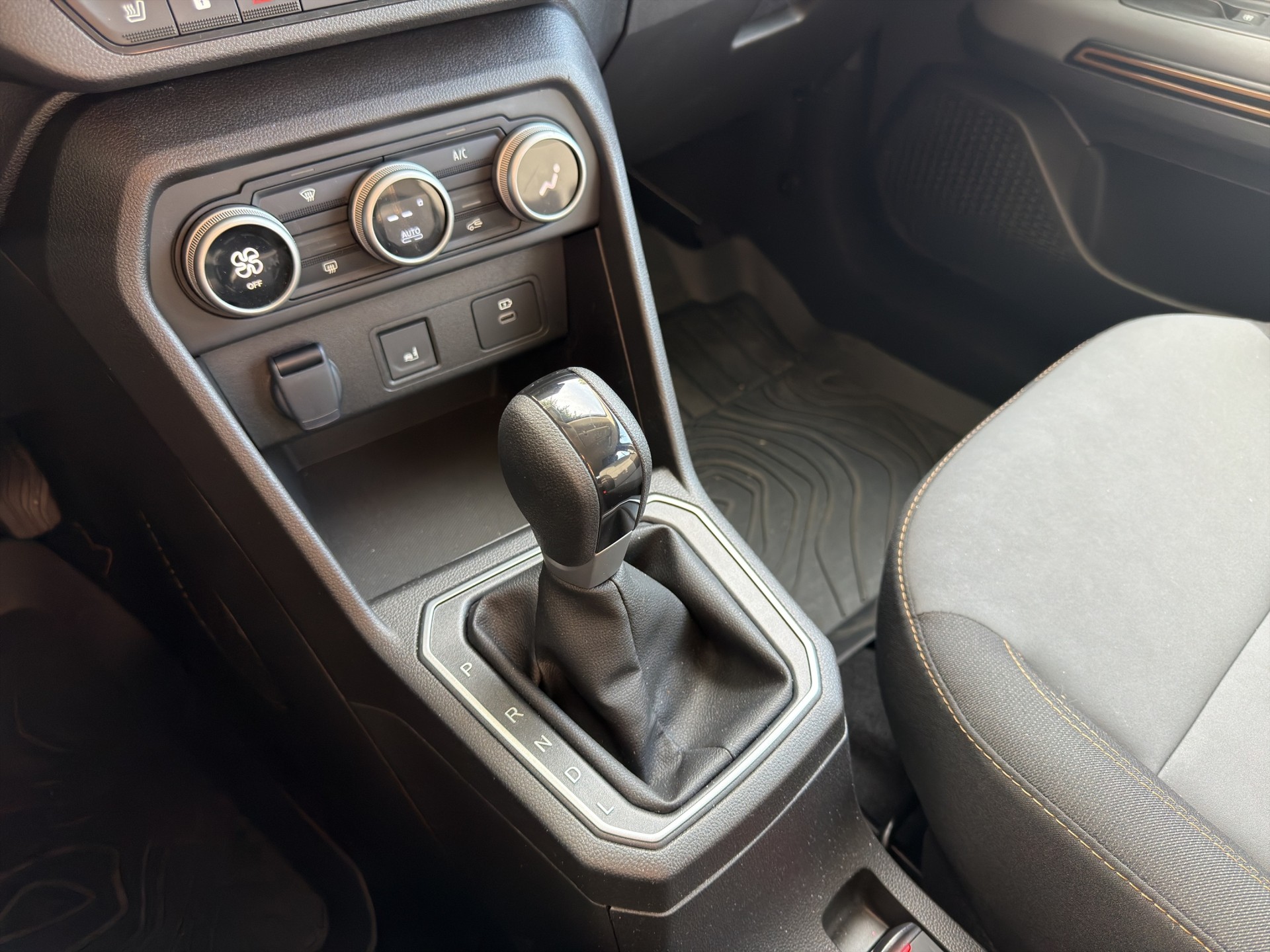 DACIA Sandero Stepway TCe 90 Extreme+ CVT-image-20