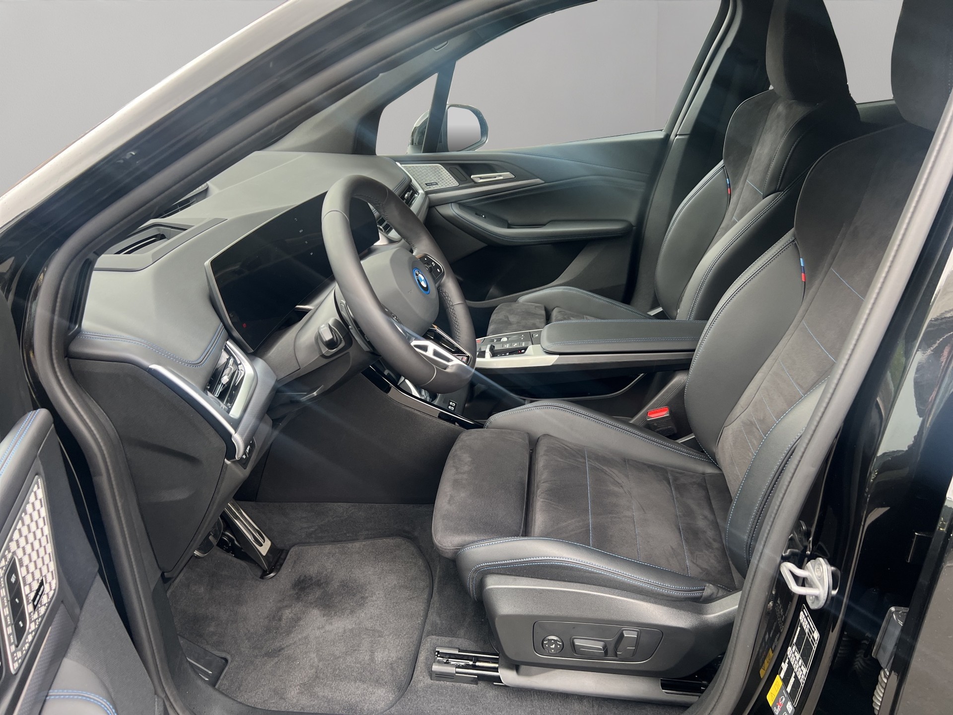 BMW 230e xDrive Active Tourer M Sport-image-11