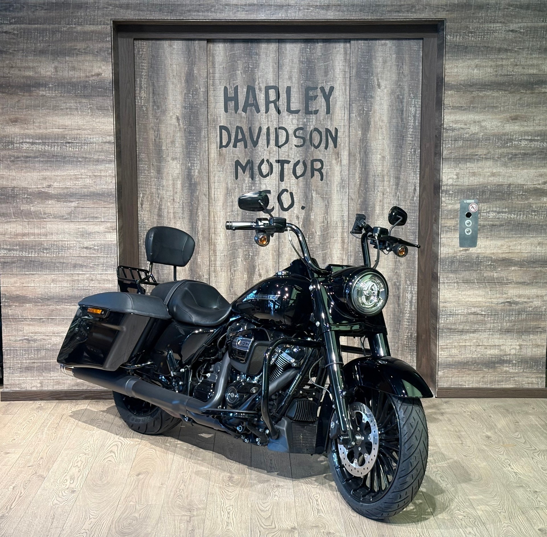 HARLEY-DAVIDSON FLHRXS Road King Special 107 ABS-showroom-element-1