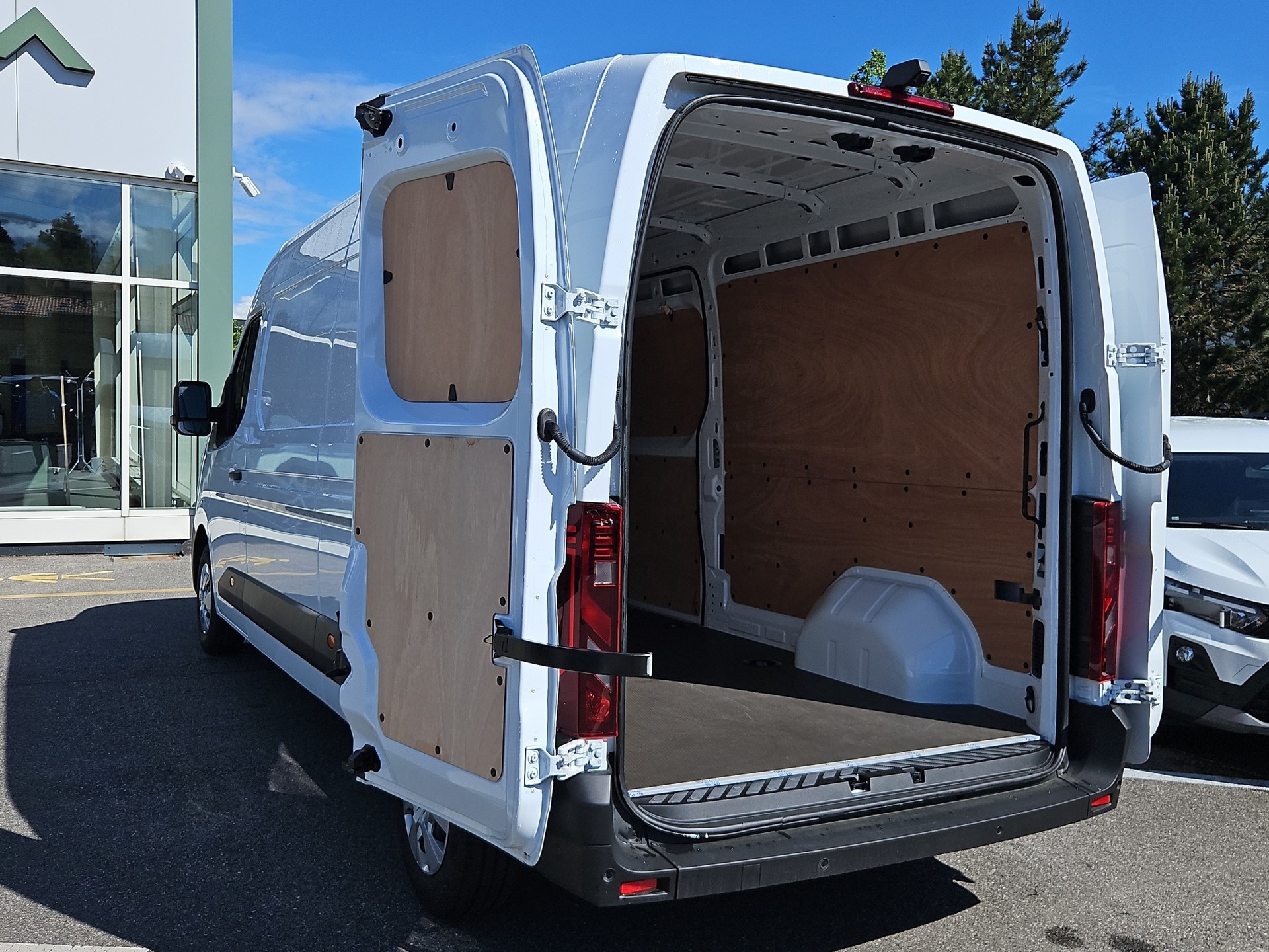 RENAULT Master T35 2.3 Blue dCi 135 L3H2-image-16