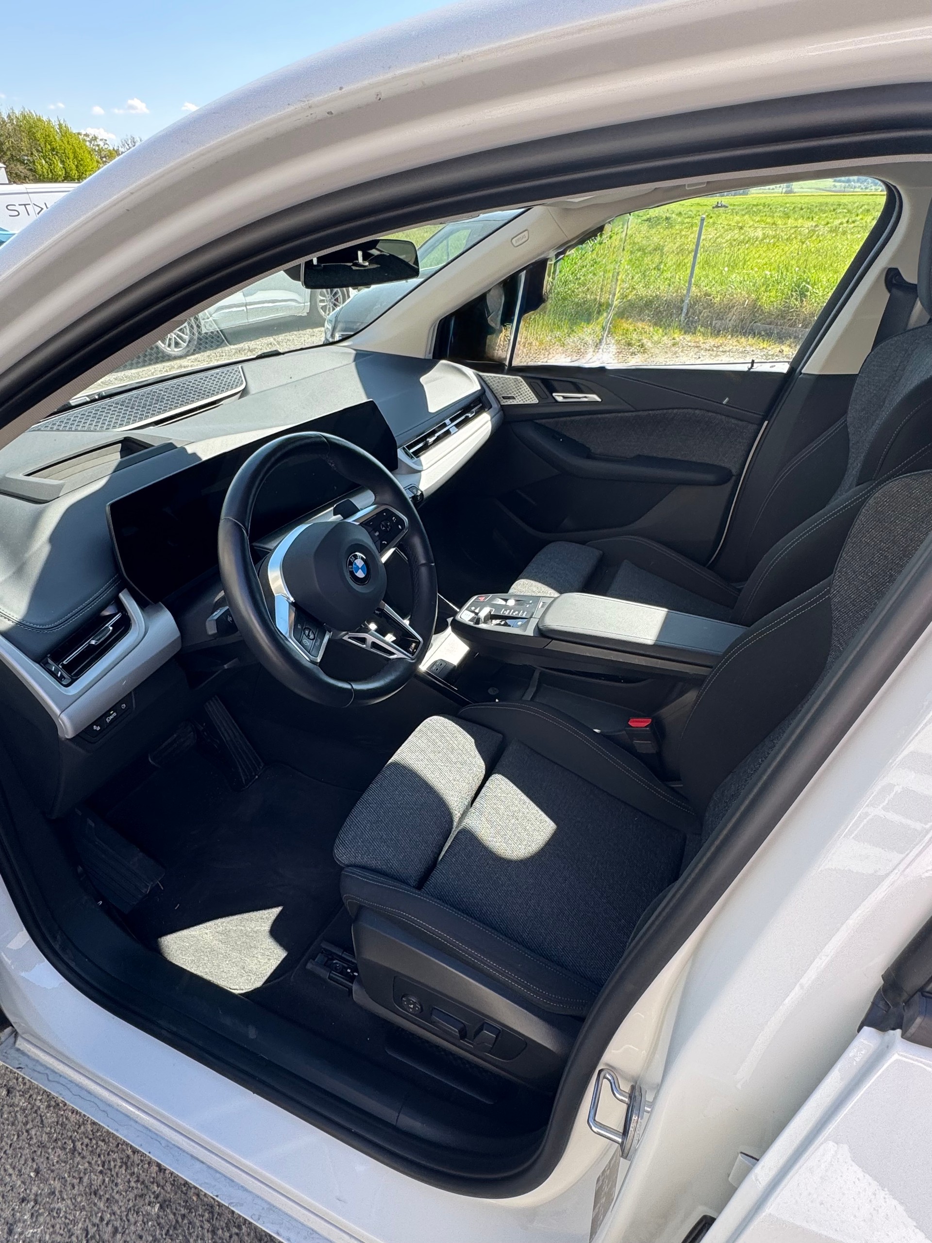 BMW 218i-image-3