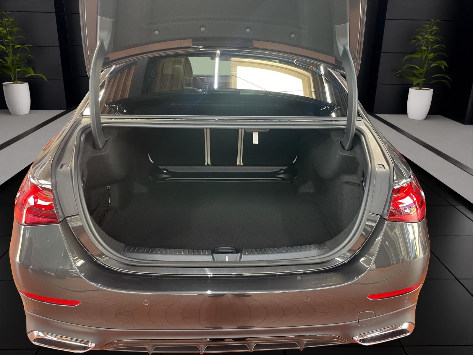 MERCEDES-BENZ E 220 d 4MATIC AMG Line-image-8