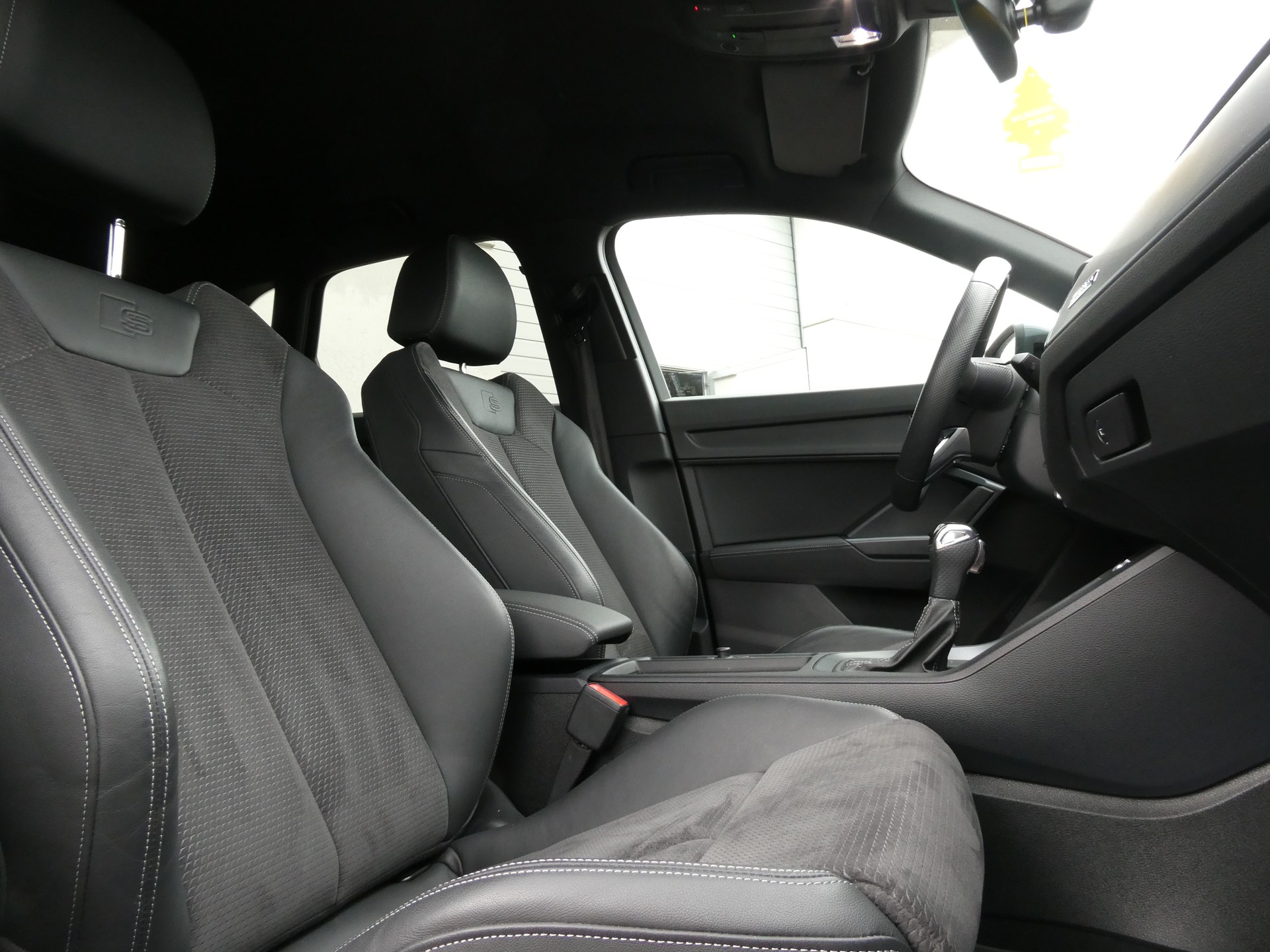 AUDI Q3 40 TDI S line quattro S-tronic (CH)-image-12