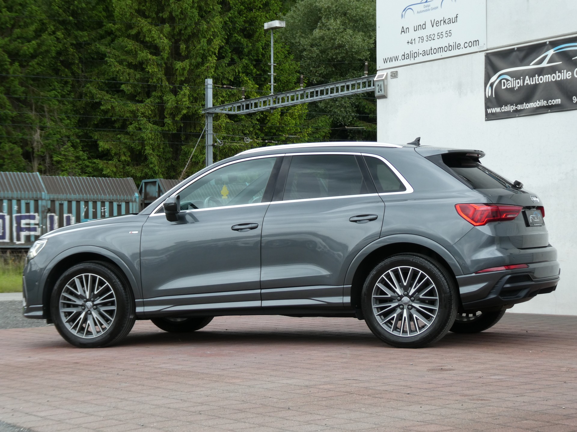 AUDI Q3 40 TDI S line quattro S-tronic (CH)-image-4