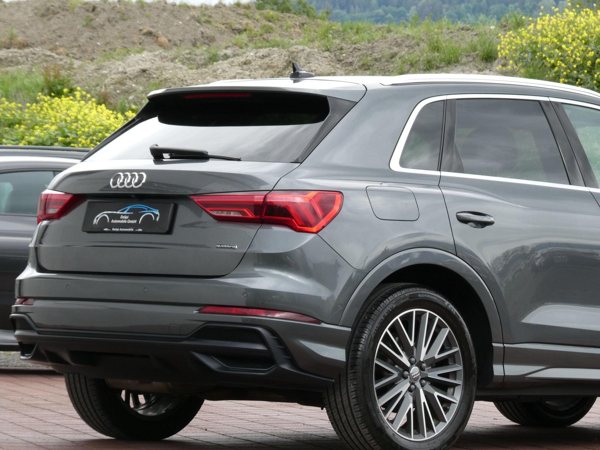 AUDI Q3 40 TDI S line quattro S-tronic (CH)-image-16