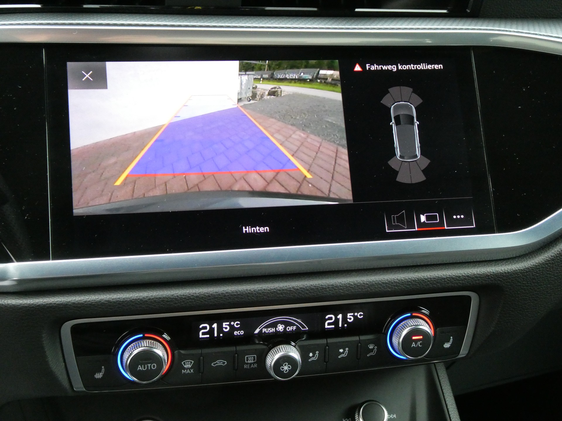 AUDI Q3 40 TDI S line quattro S-tronic (CH)-image-14