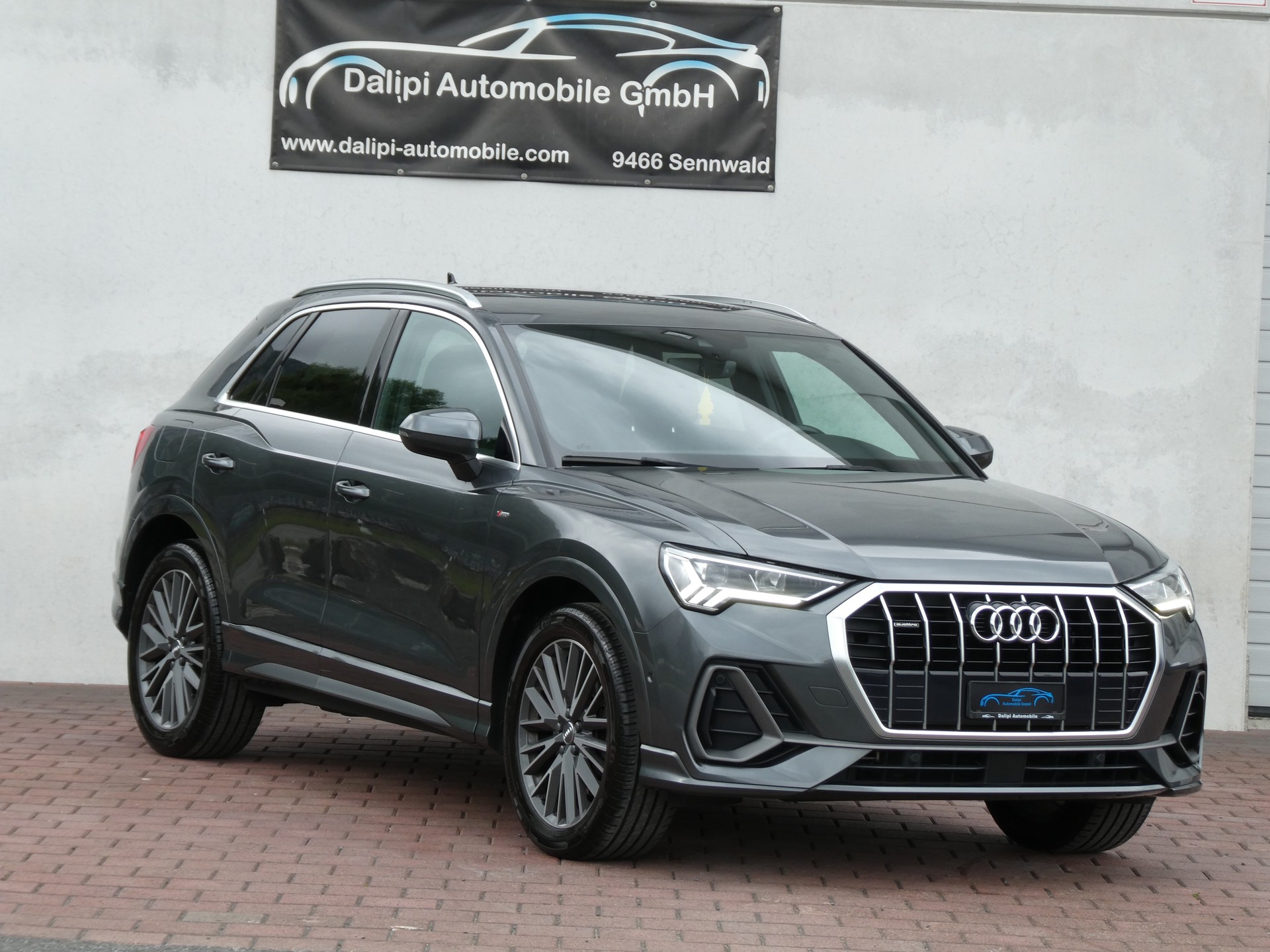 AUDI Q3 40 TDI S line quattro S-tronic (CH)-showroom-element-1