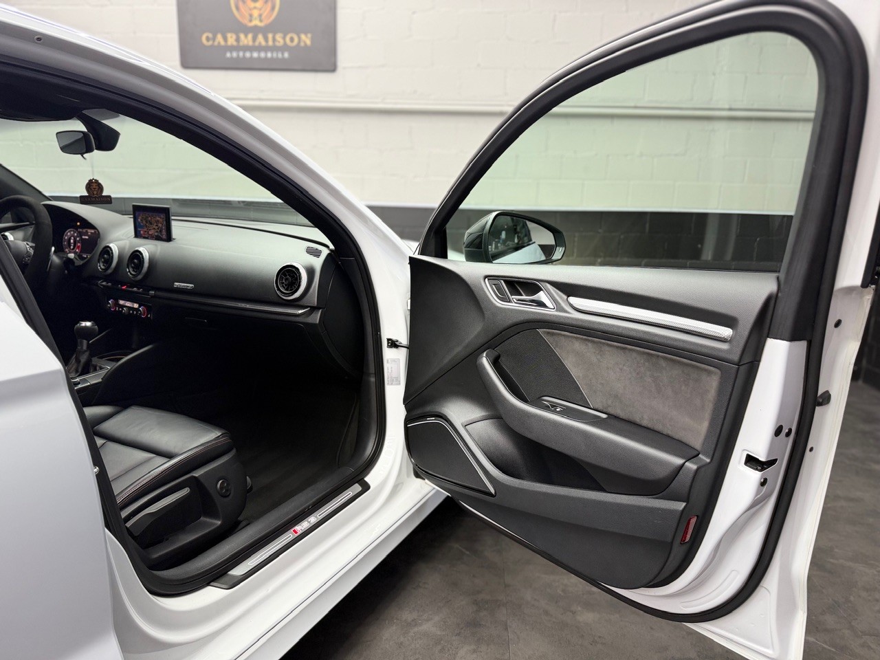 AUDI RS3 Limousine 2.5 TSI quattro | OHNE OPF | Aversus Wheels | Schiebedach | Bang&Olufsen | ACC-image-19