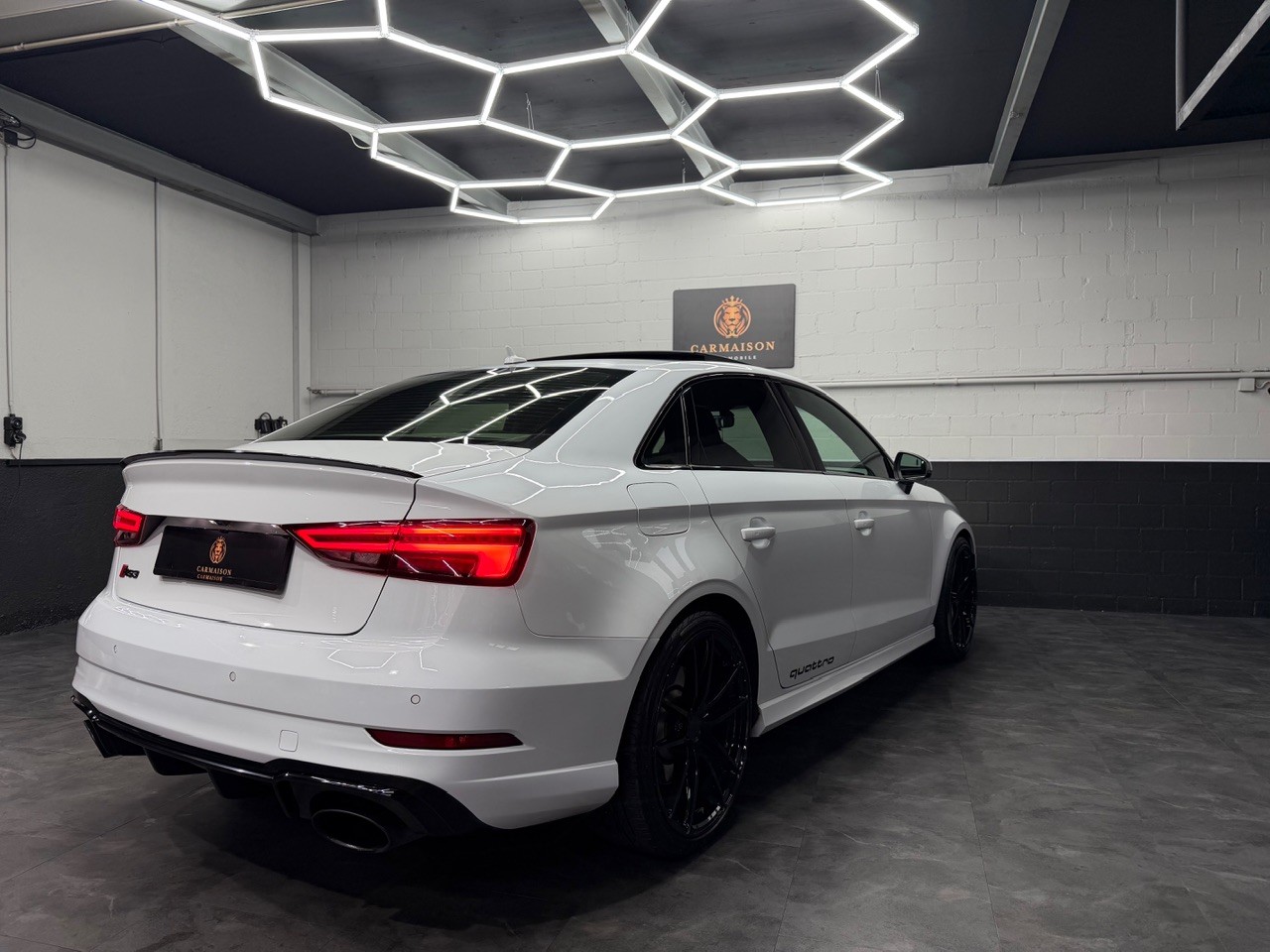 AUDI RS3 Limousine 2.5 TSI quattro | OHNE OPF | Aversus Wheels | Schiebedach | Bang&Olufsen | ACC-image-8