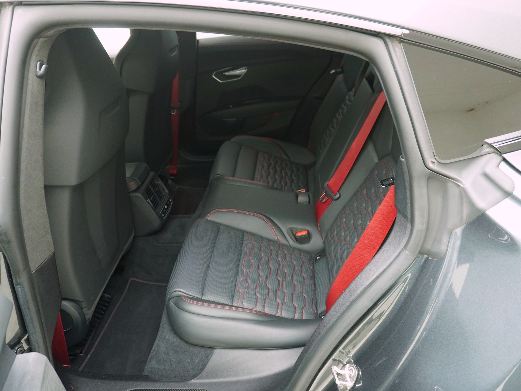 AUDI e-tron GT RS quattro **Carbon Optik / Hinterachslenkung / Matrix / uvm.**-image-9