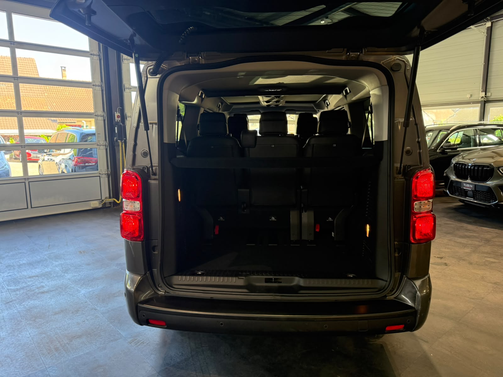 TOYOTA Proace Verso 2.0 D-4D VIP Long Automatic-image-4