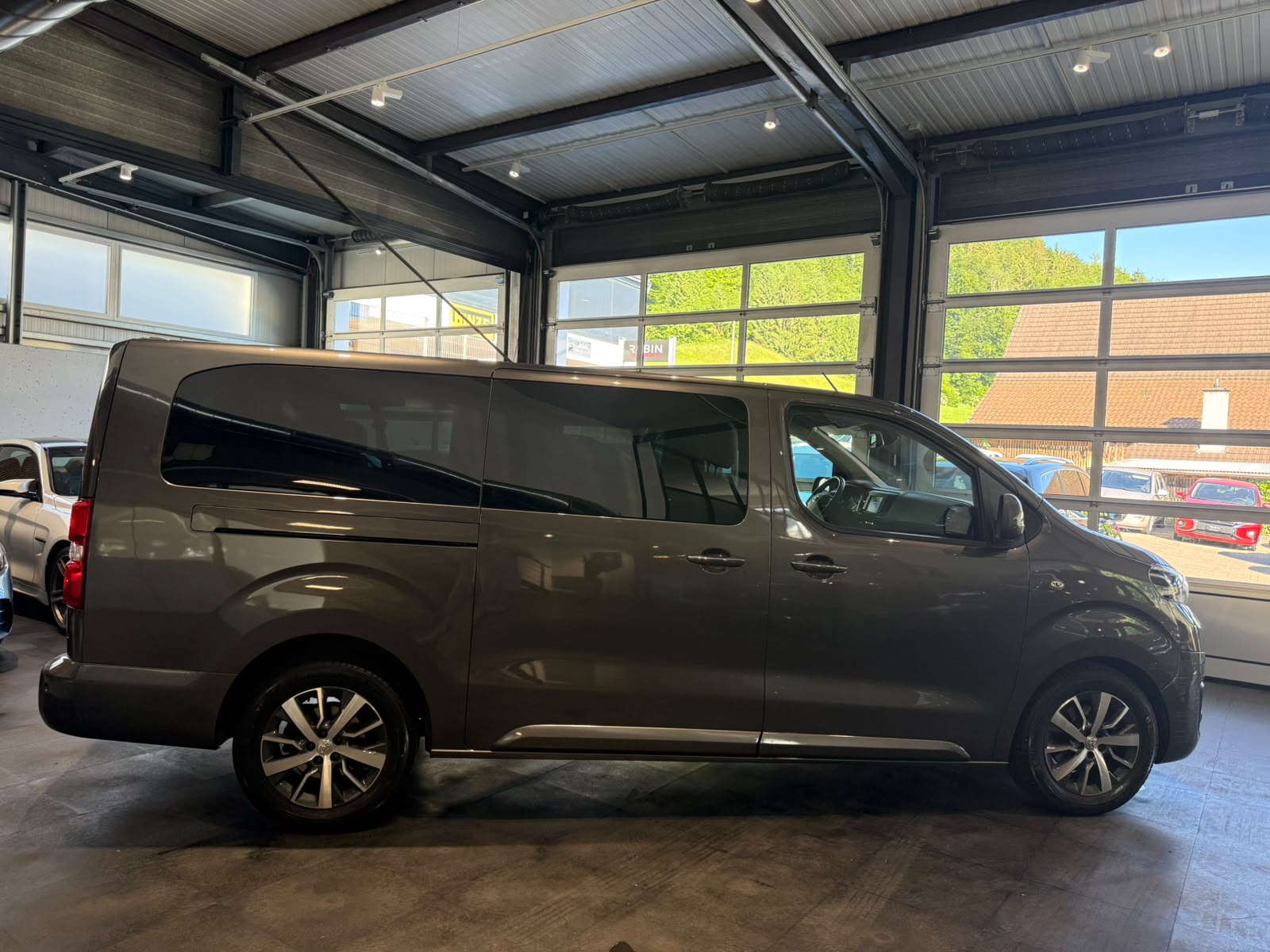 TOYOTA Proace Verso 2.0 D-4D VIP Long Automatic-image-6