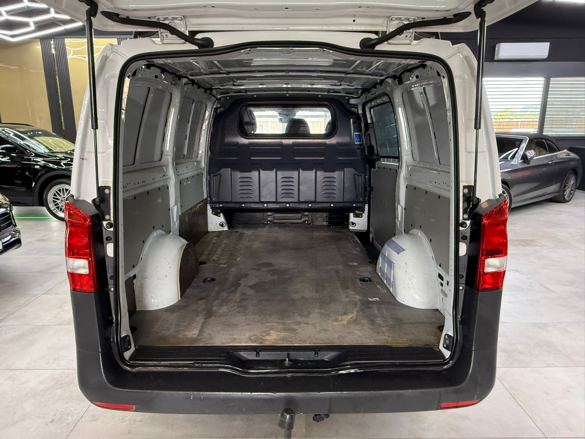 MERCEDES-BENZ Vito 110 CDI Lang FWD Pro-image-14