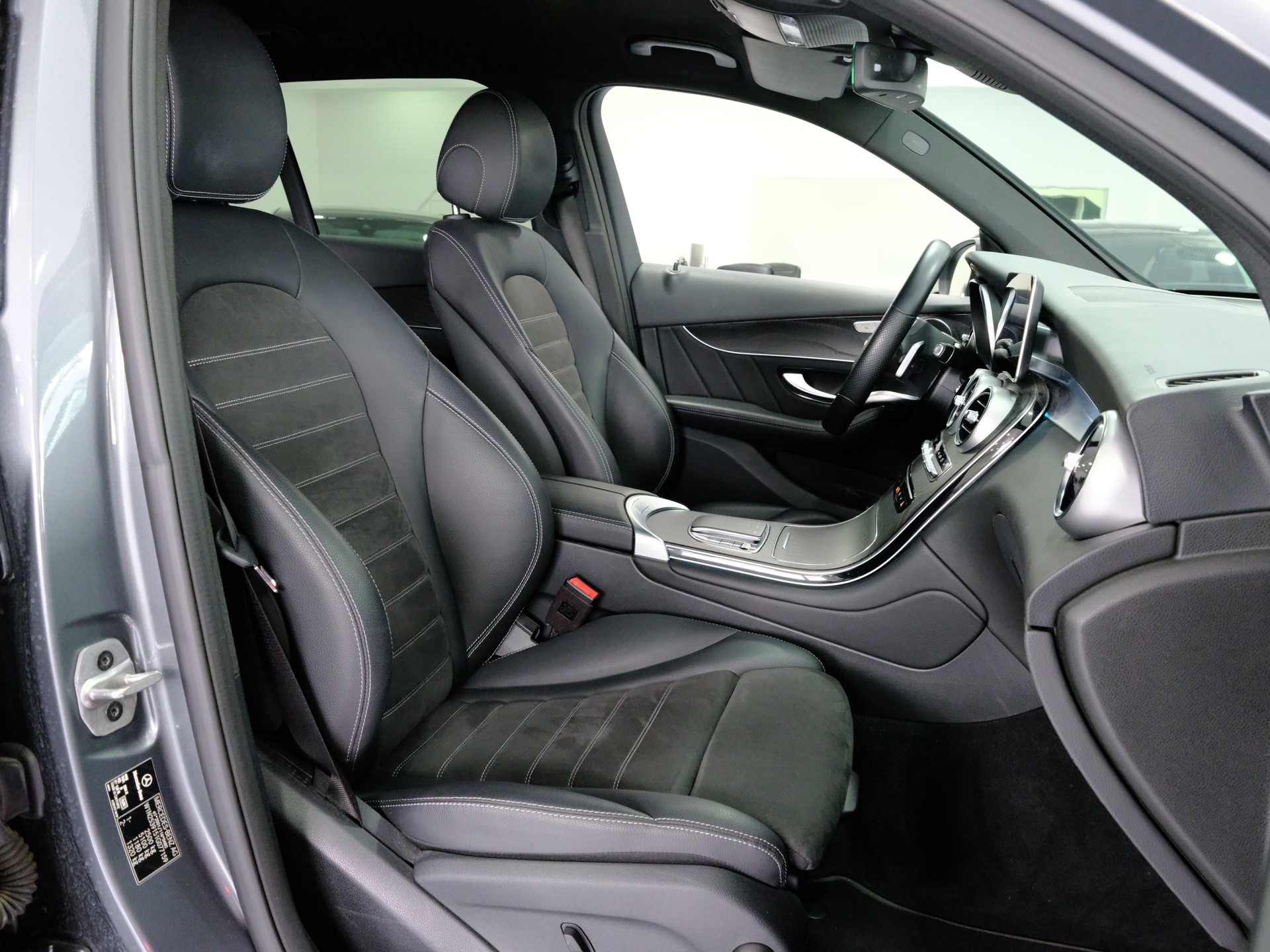 MERCEDES-BENZ GLC 220 d AMG Line 4Matic 9G-Tronic-image-15