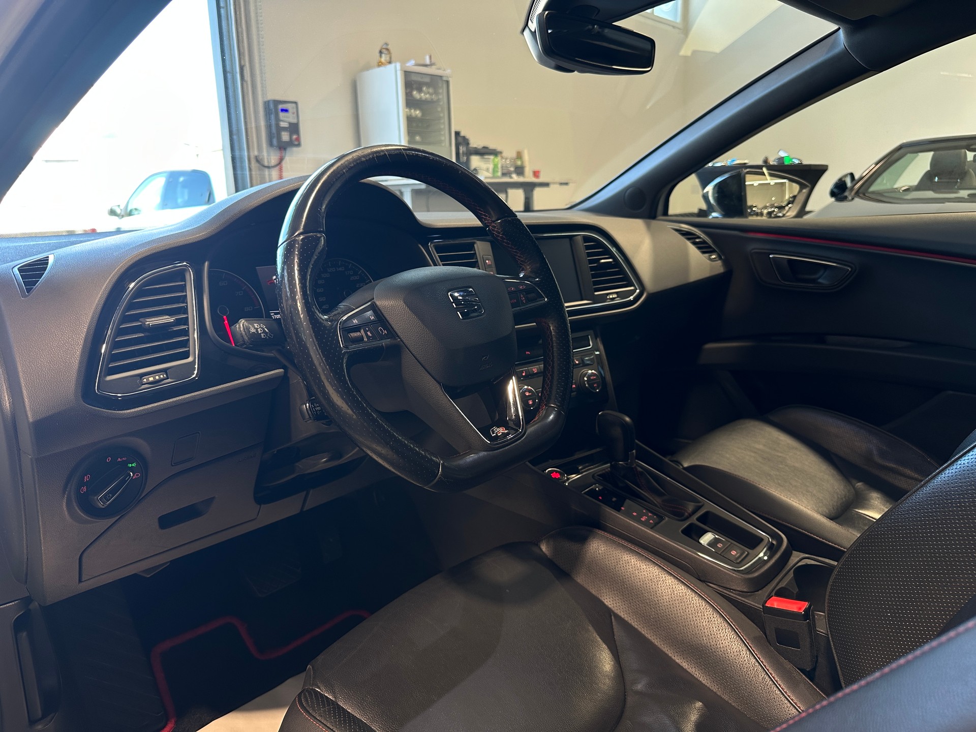 SEAT Leon 1.8 TSI FR DSG-showroom-element-1