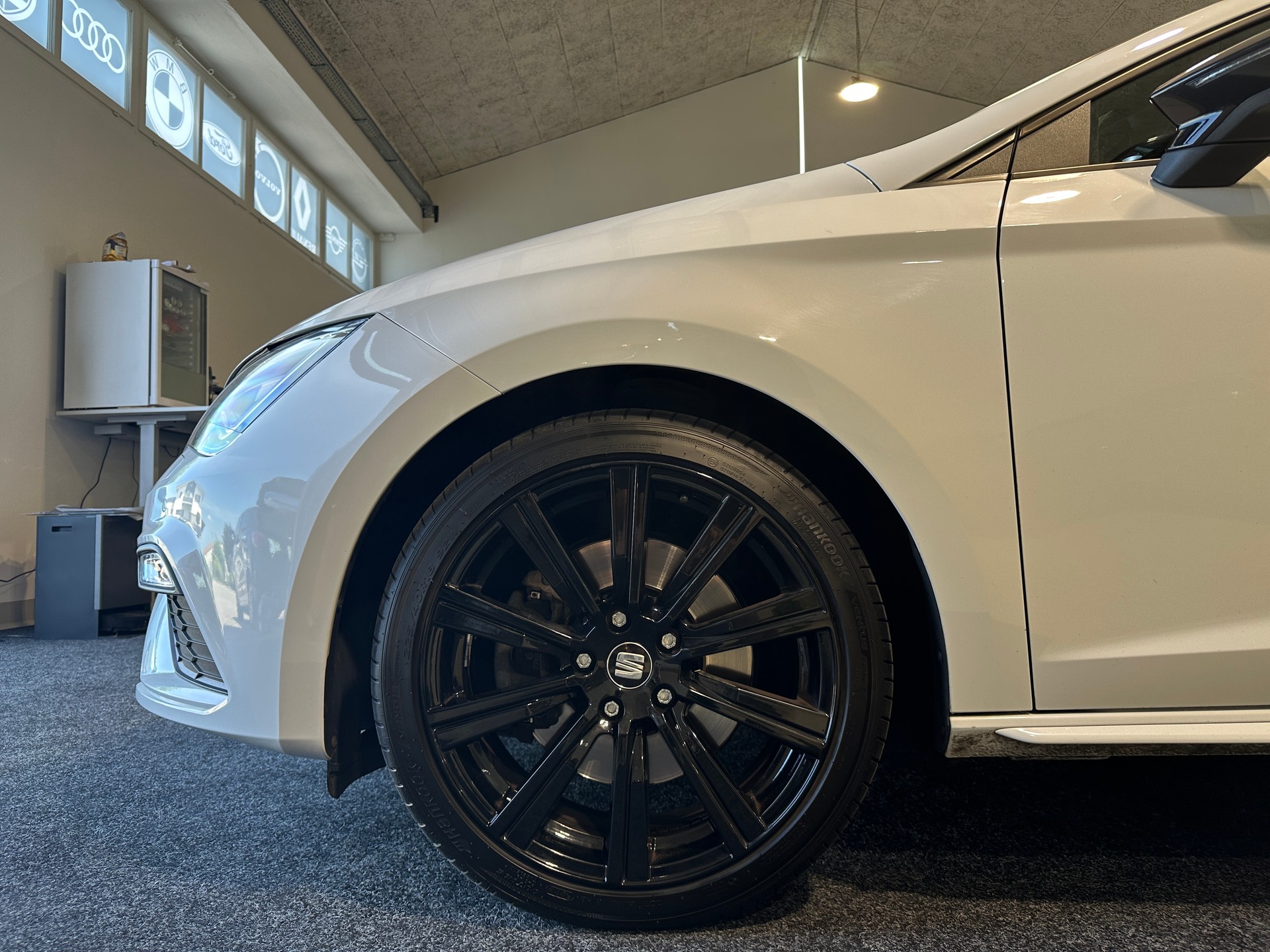SEAT Leon 1.8 TSI FR DSG-showroom-element-3
