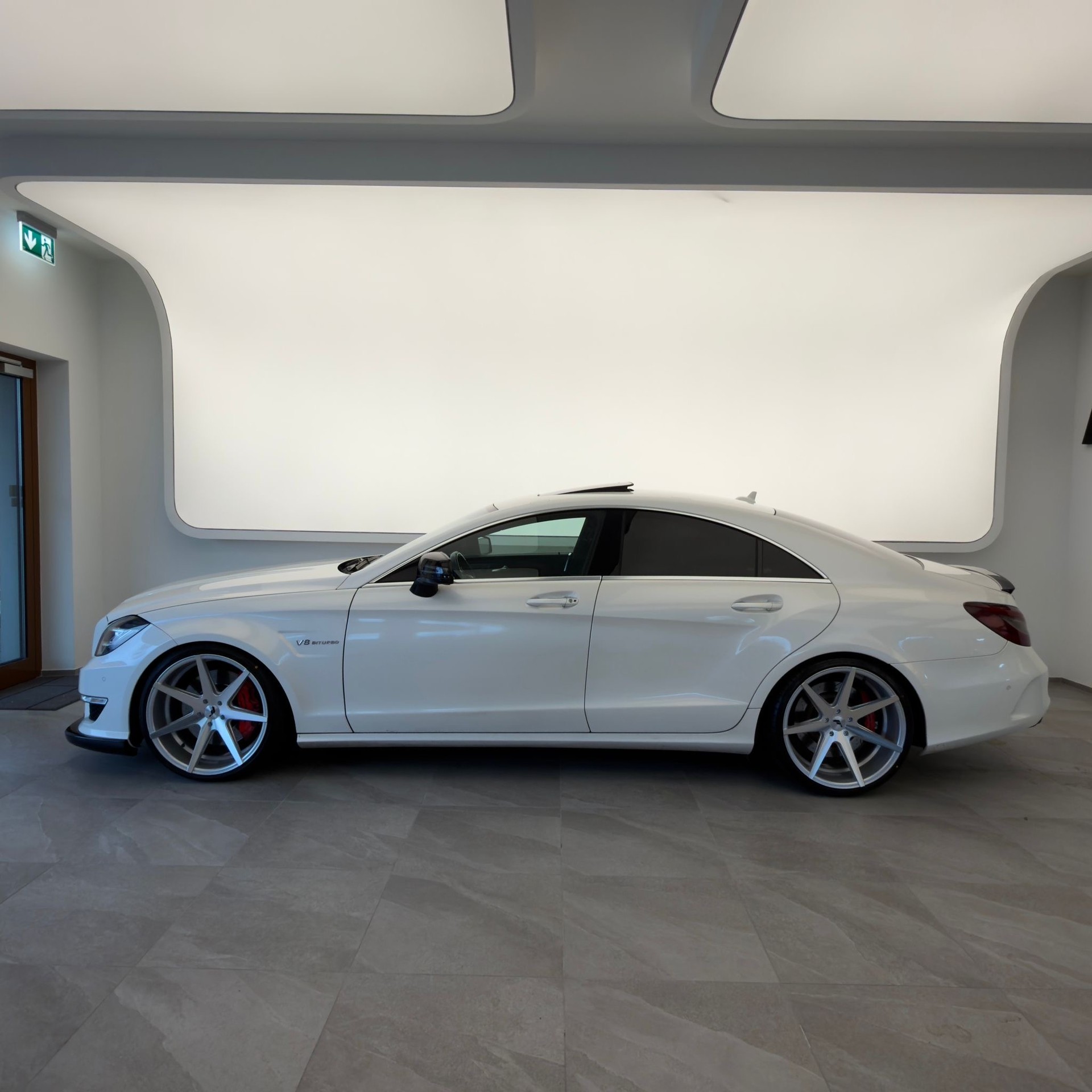 MERCEDES-BENZ CLS 63 AMG Speedshift MCT-showroom-element-1