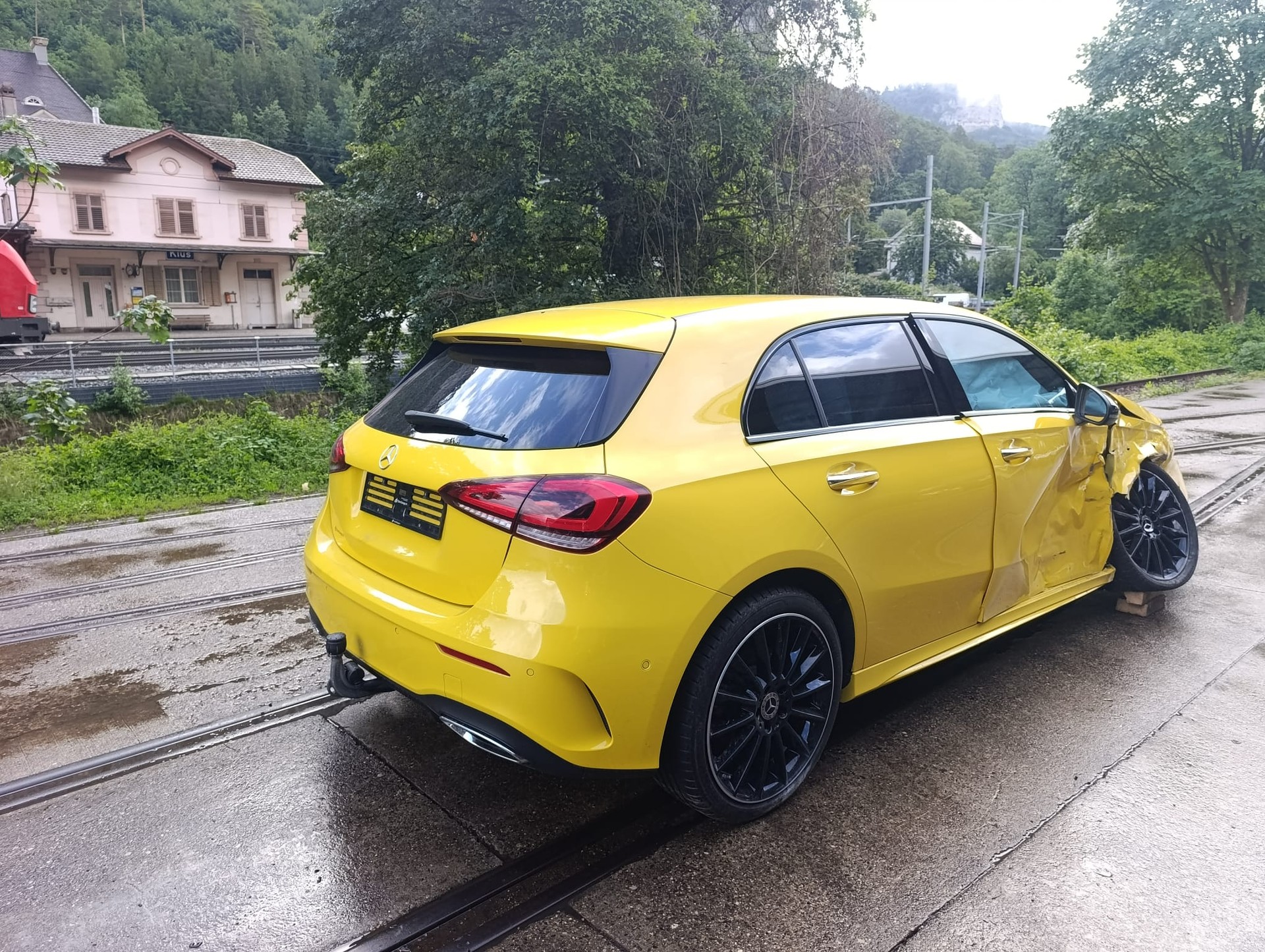 MERCEDES-BENZ A 200 4Matic AMG Line 8G-DCT-image-2