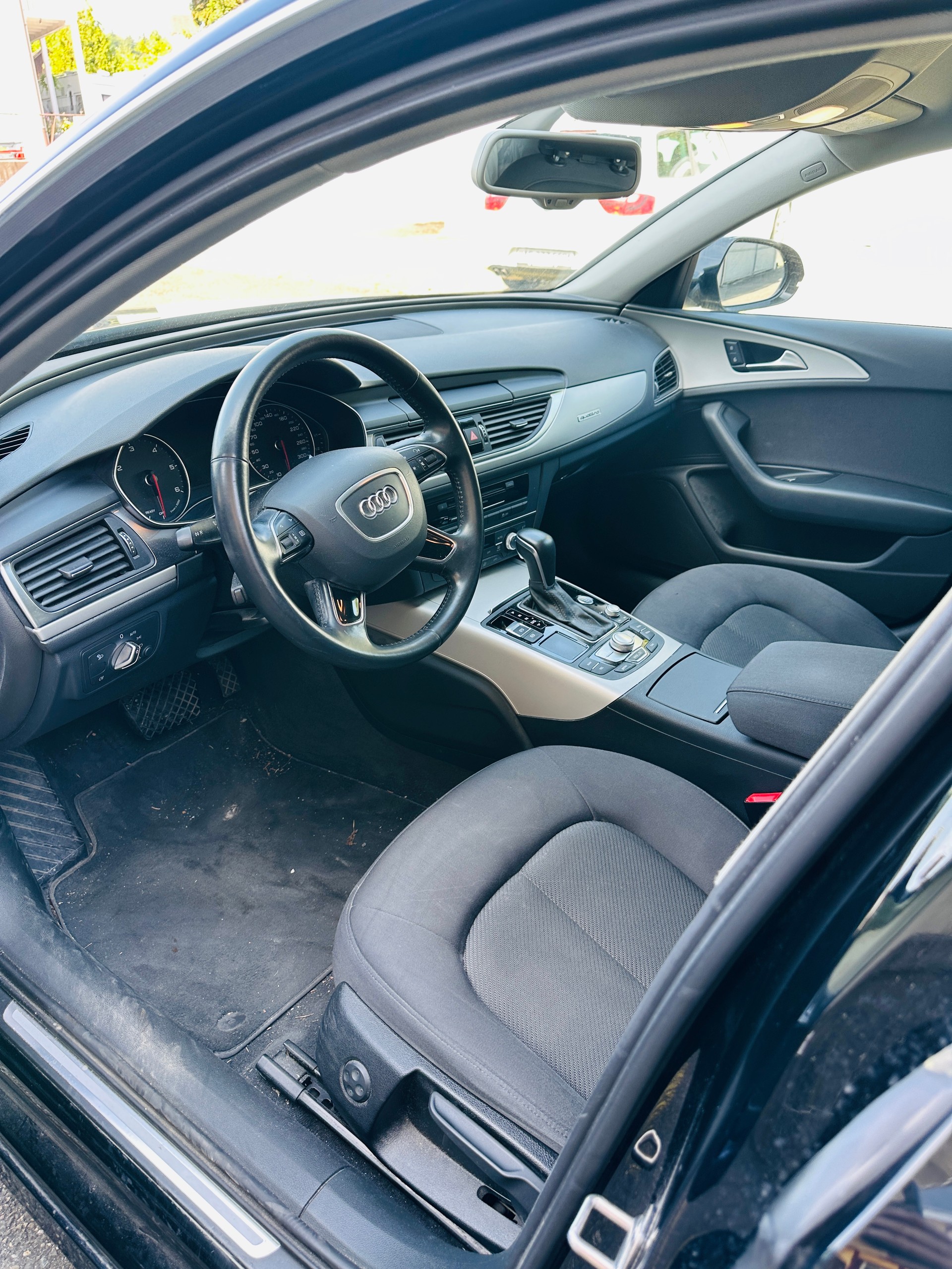 AUDI A6 Avant 3.0 TDI V6 Attraction quattro S-tronic-image-12