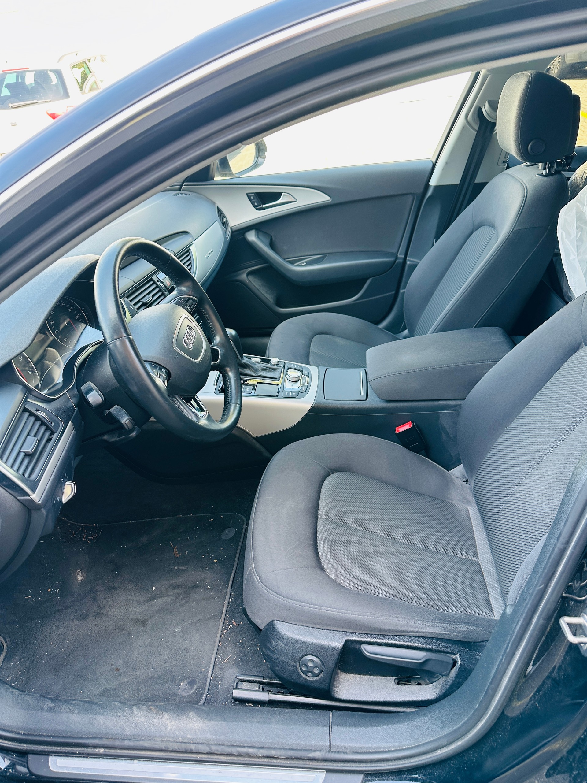 AUDI A6 Avant 3.0 TDI V6 Attraction quattro S-tronic-image-13