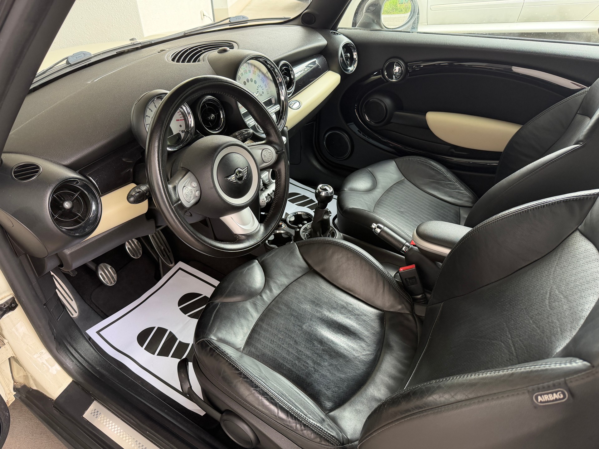 MINI Cooper S-image-6