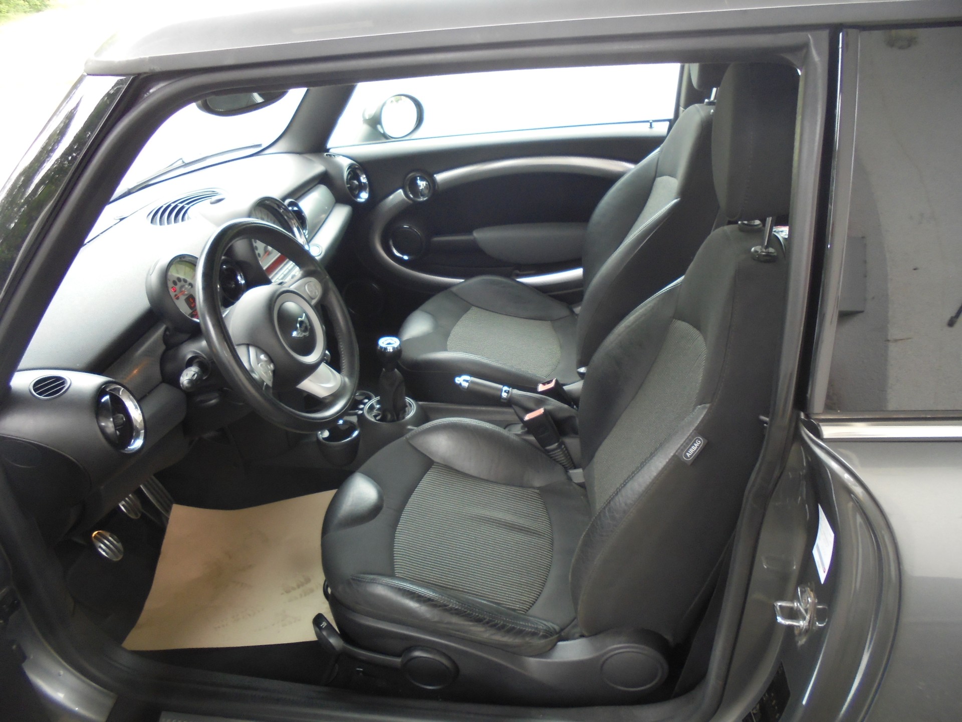 MINI Cooper S-image-6