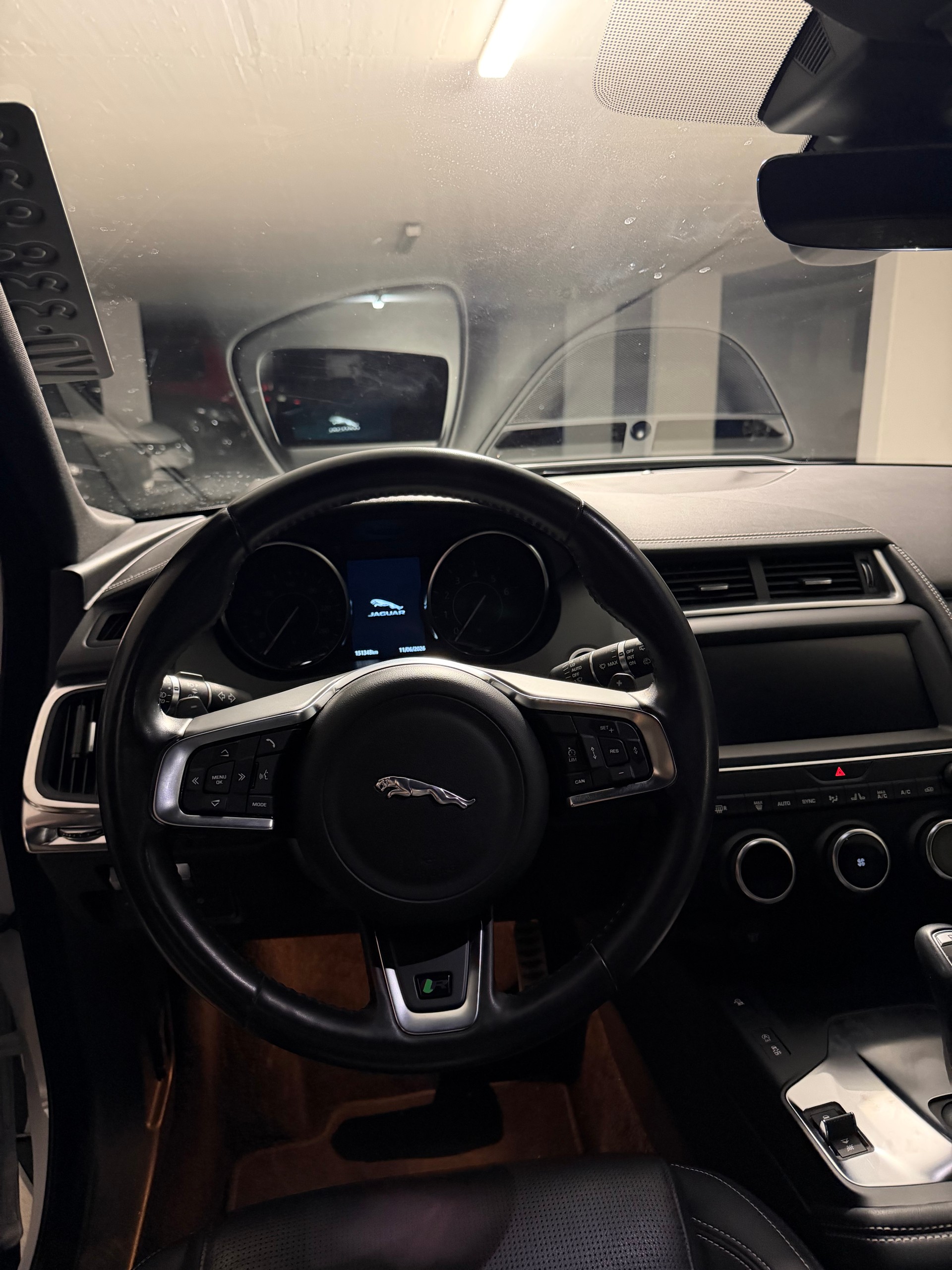 JAGUAR E-Pace 2.0 P250 R-Dynamic S AWD Automatik-image-8
