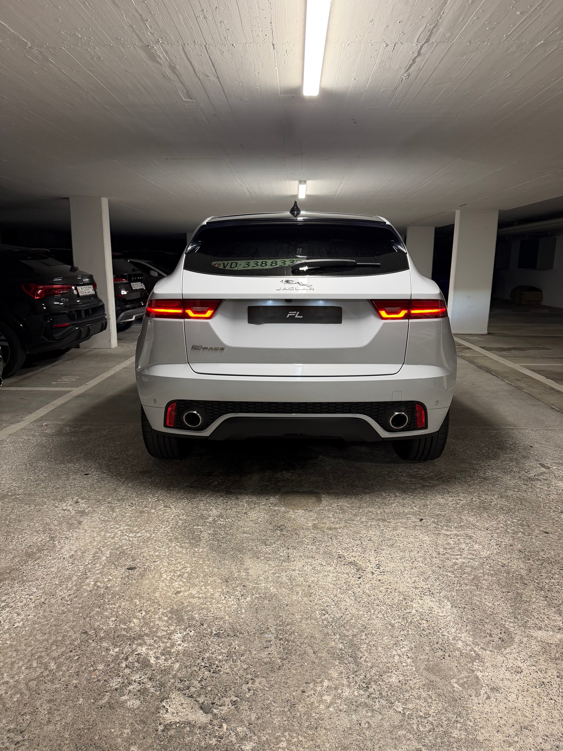 JAGUAR E-Pace 2.0 P250 R-Dynamic S AWD Automatik-showroom-element-2
