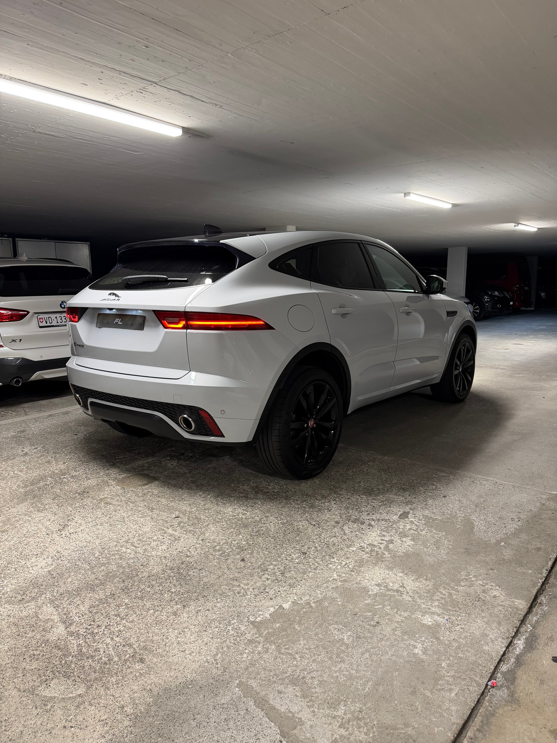 JAGUAR E-Pace 2.0 P250 R-Dynamic S AWD Automatik-showroom-element-3