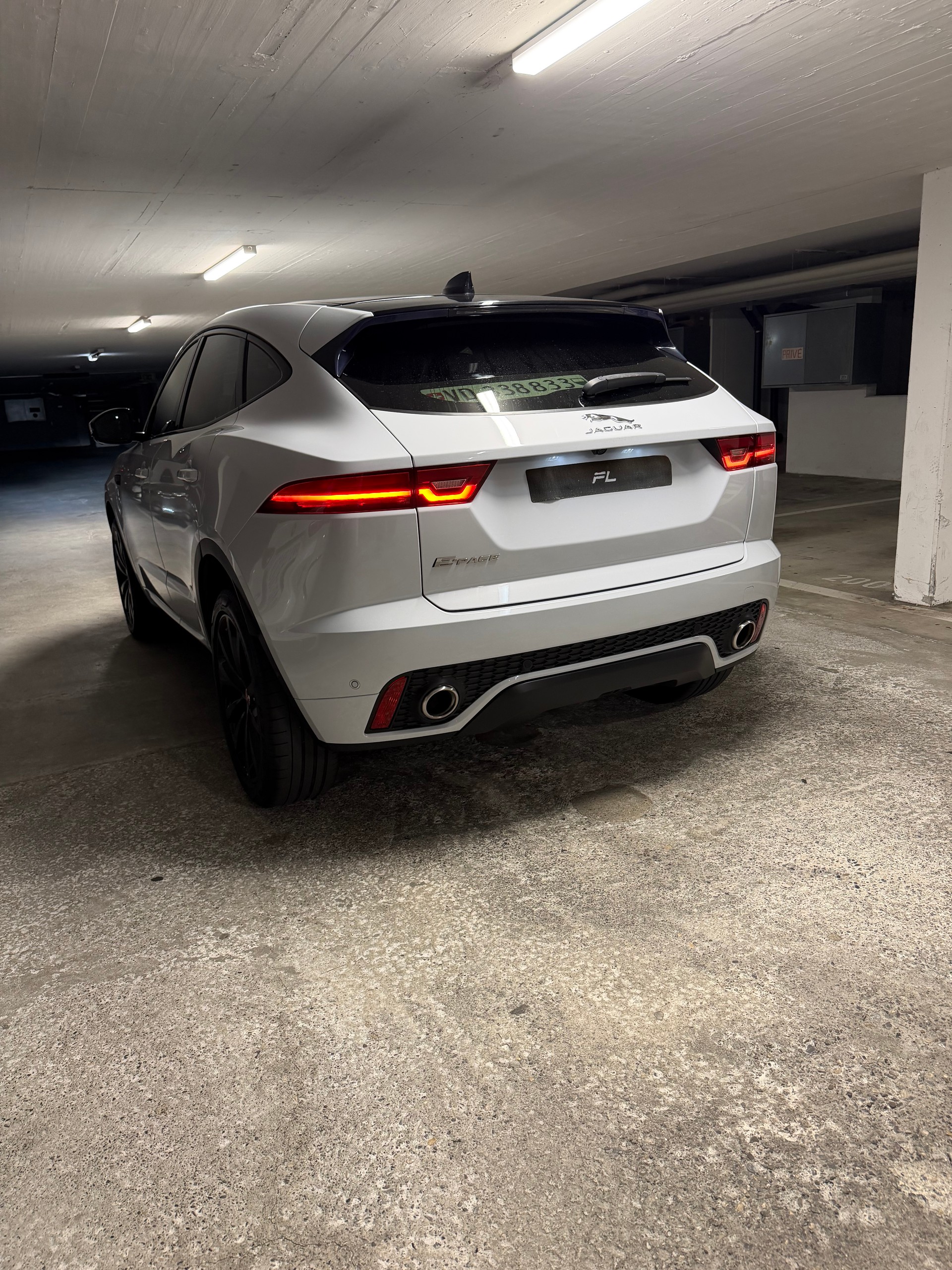 JAGUAR E-Pace 2.0 P250 R-Dynamic S AWD Automatik-showroom-element-1
