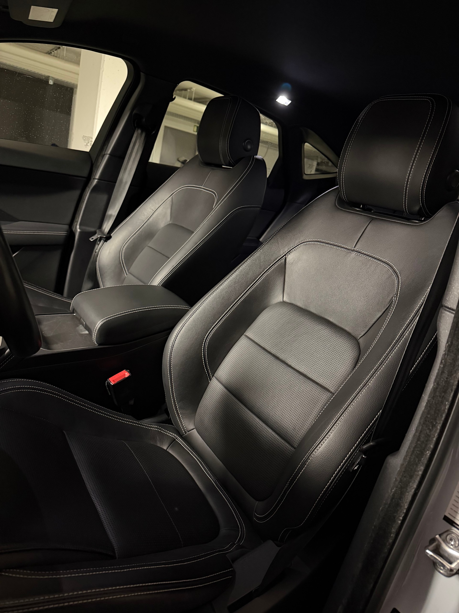 JAGUAR E-Pace 2.0 P250 R-Dynamic S AWD Automatik-image-5