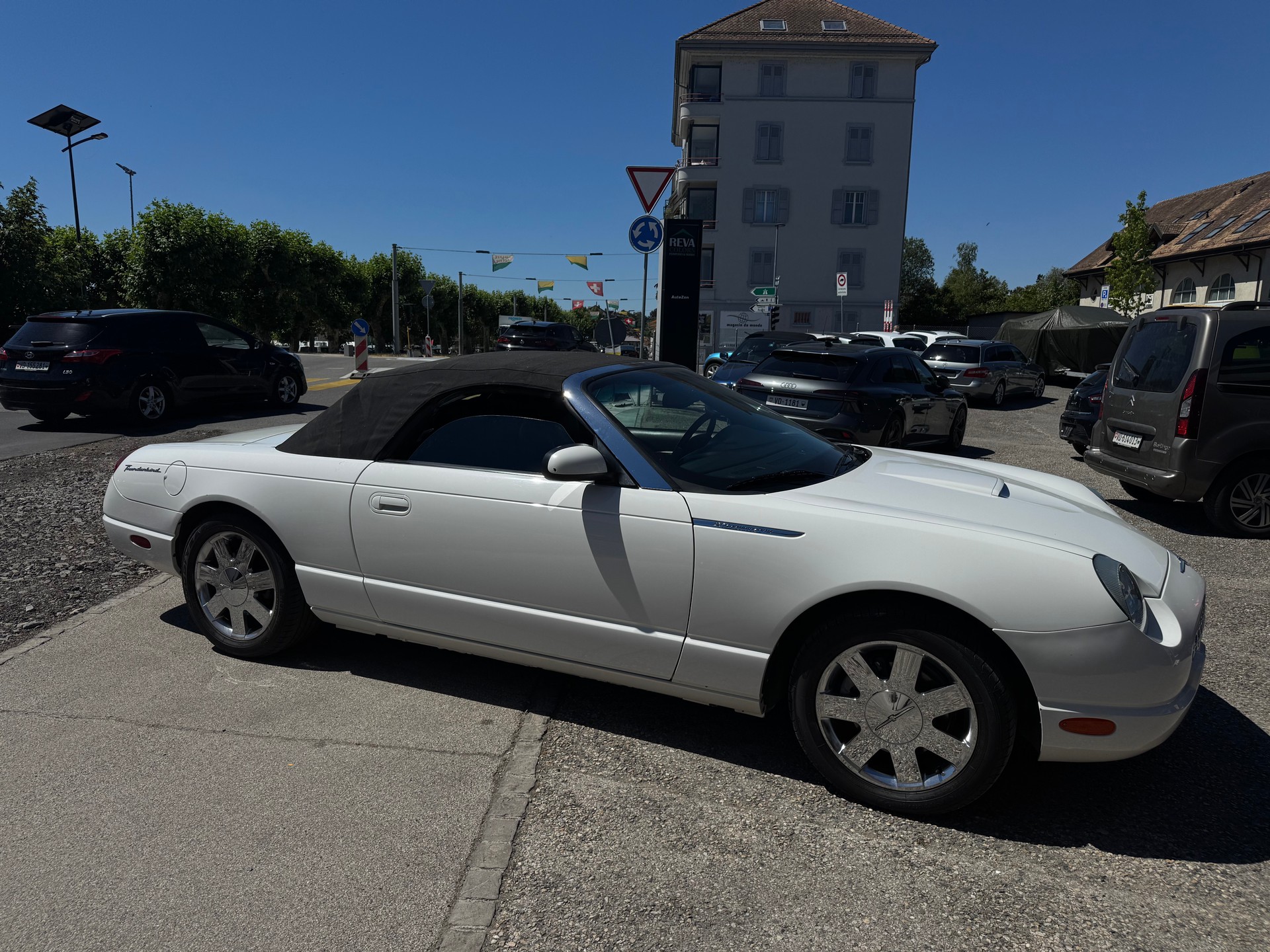 FORD Thunderbird-showroom-element-2