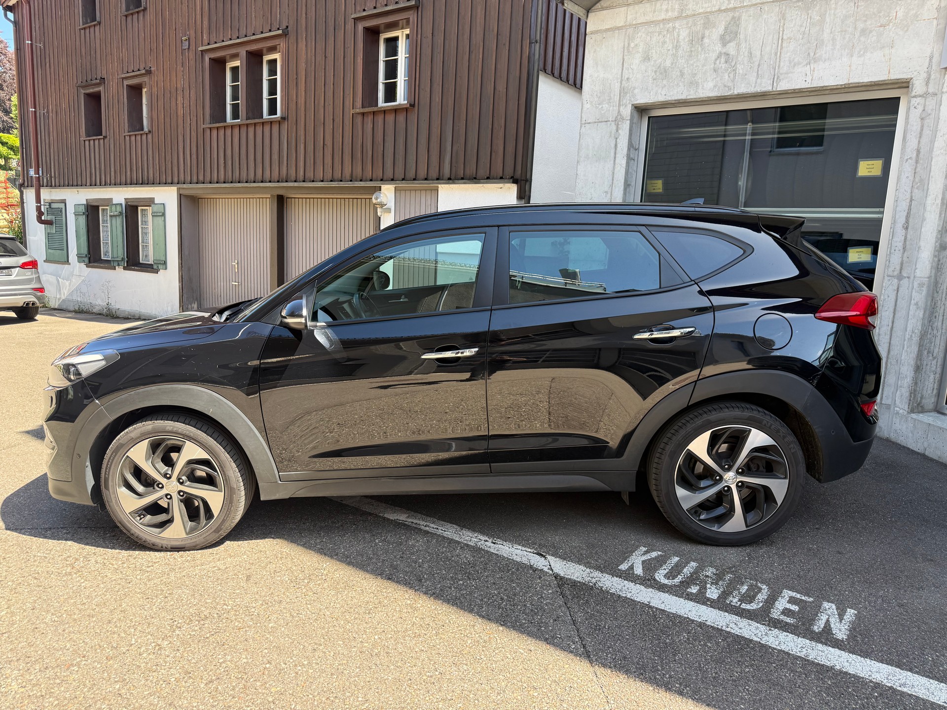 HYUNDAI Tucson 2.0 CRDI Launch Edition 4WD Automatic-image-3